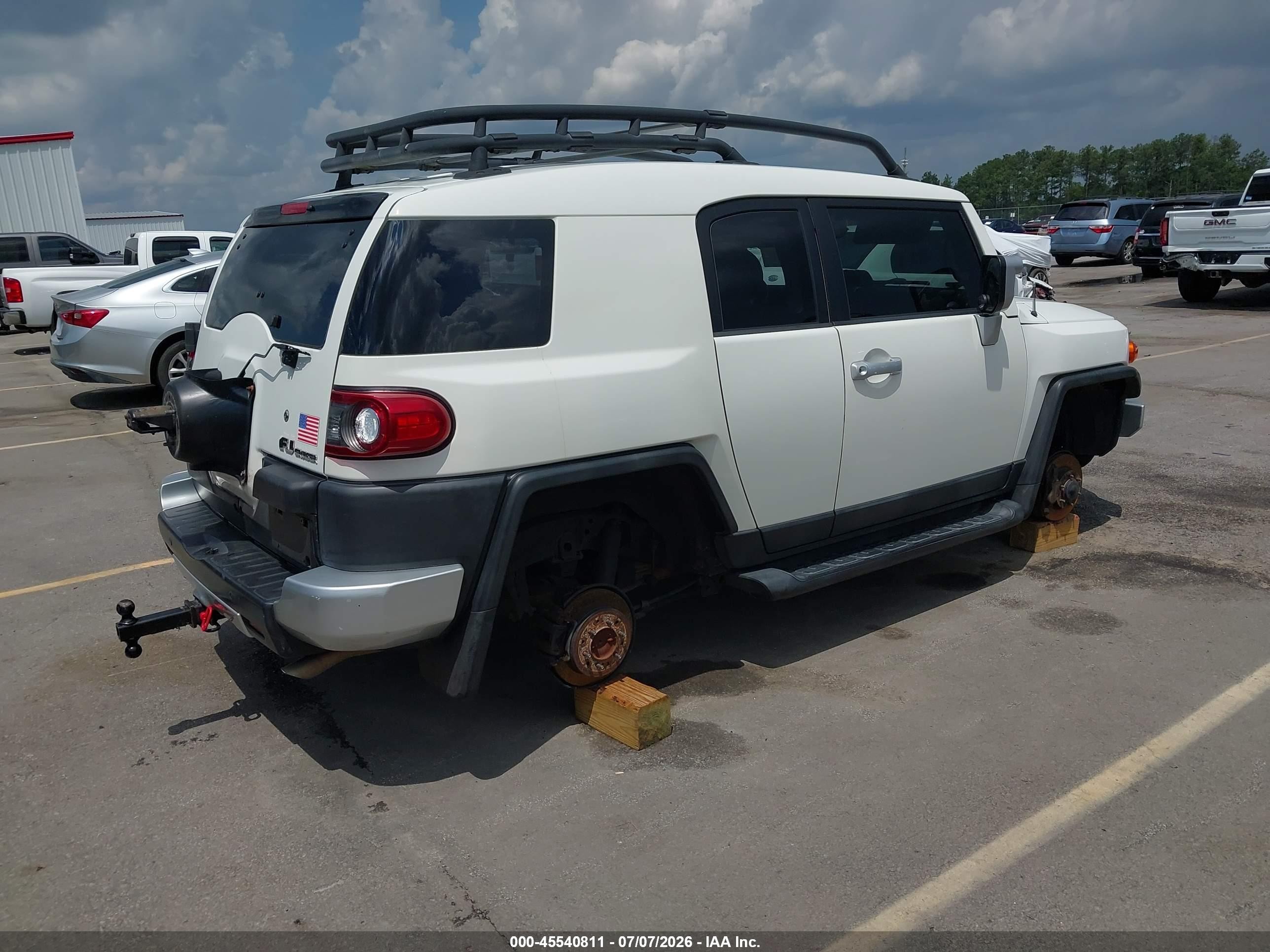2012 Toyota Fj Cruiser   White vin: JTEBU4BF5CK133833
