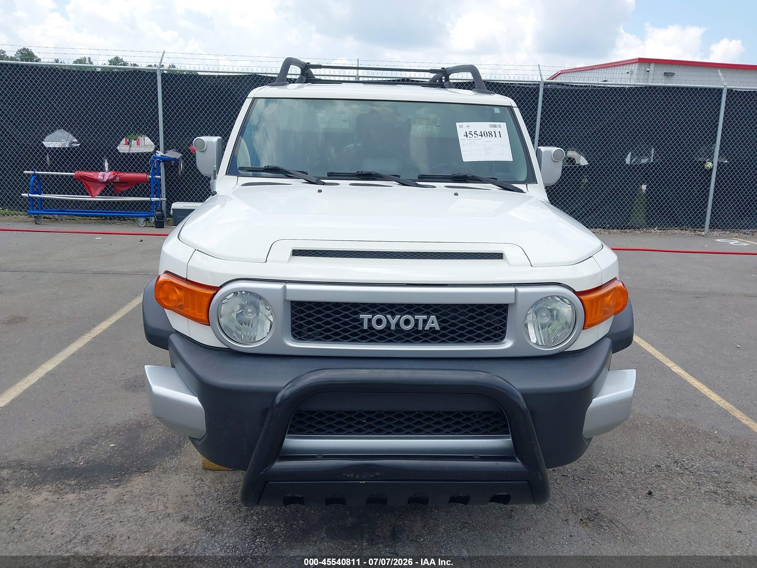 2012 Toyota Fj Cruiser   White vin: JTEBU4BF5CK133833
