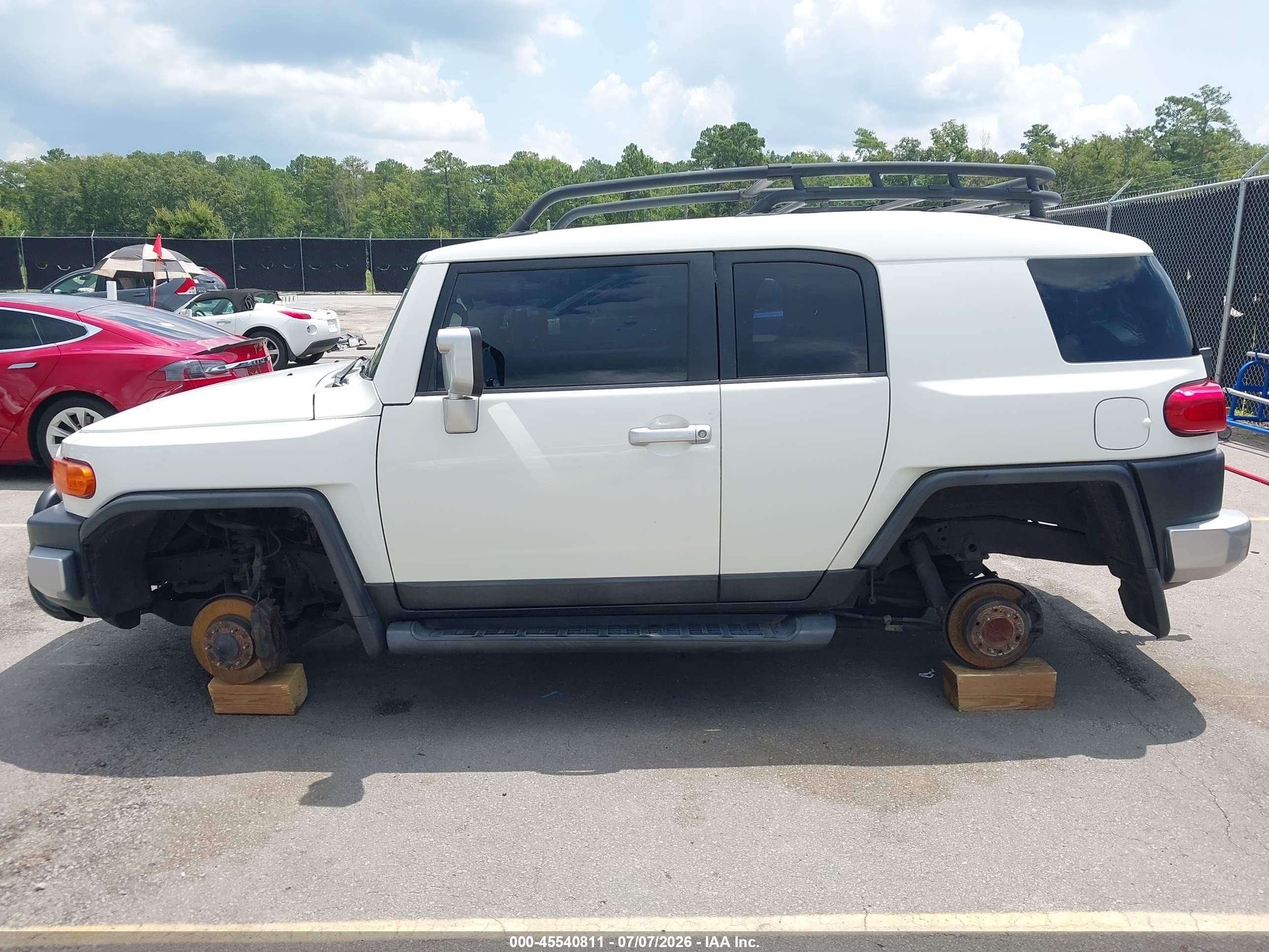 2012 Toyota Fj Cruiser   White vin: JTEBU4BF5CK133833