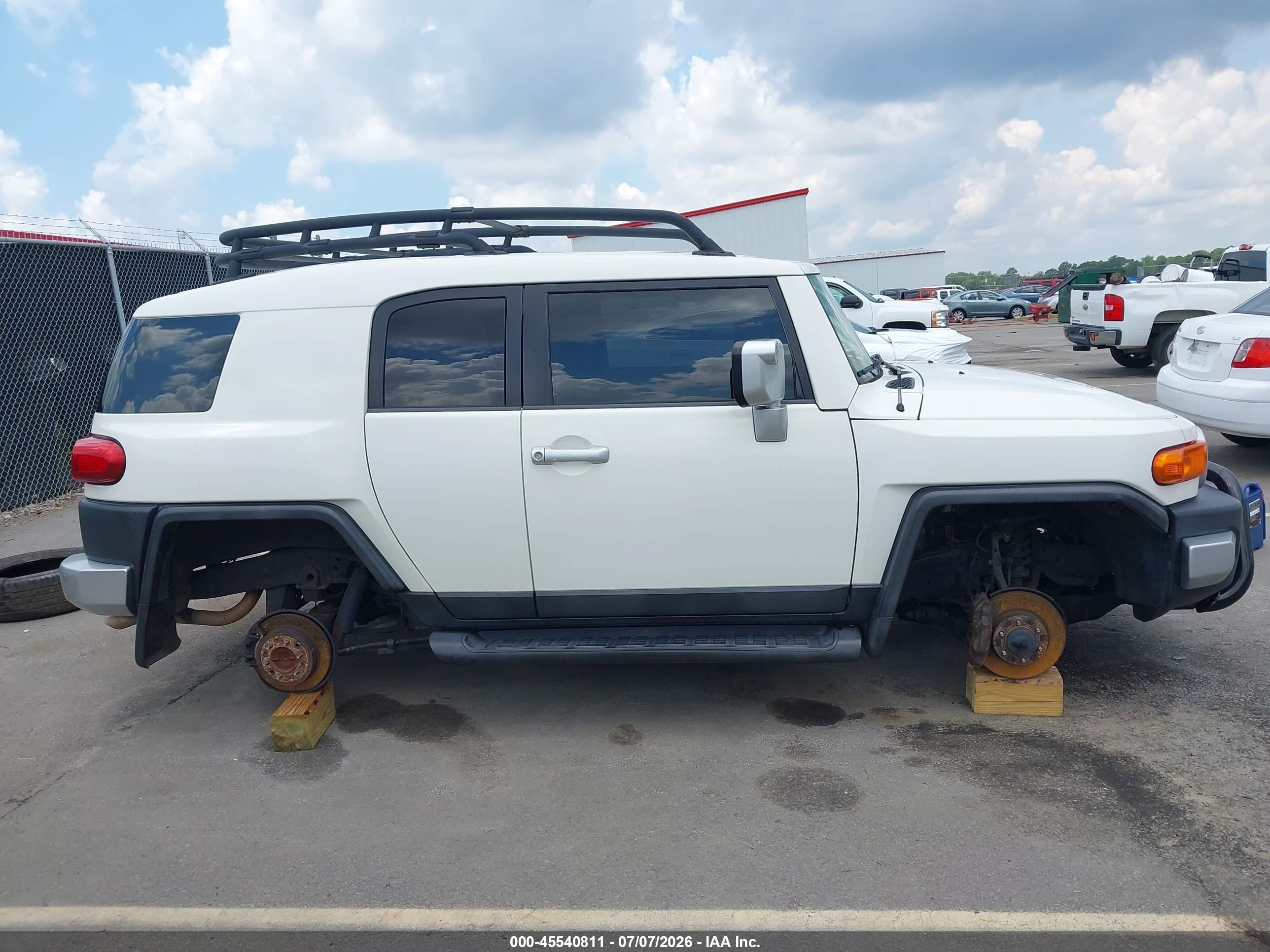 2012 Toyota Fj Cruiser   White vin: JTEBU4BF5CK133833