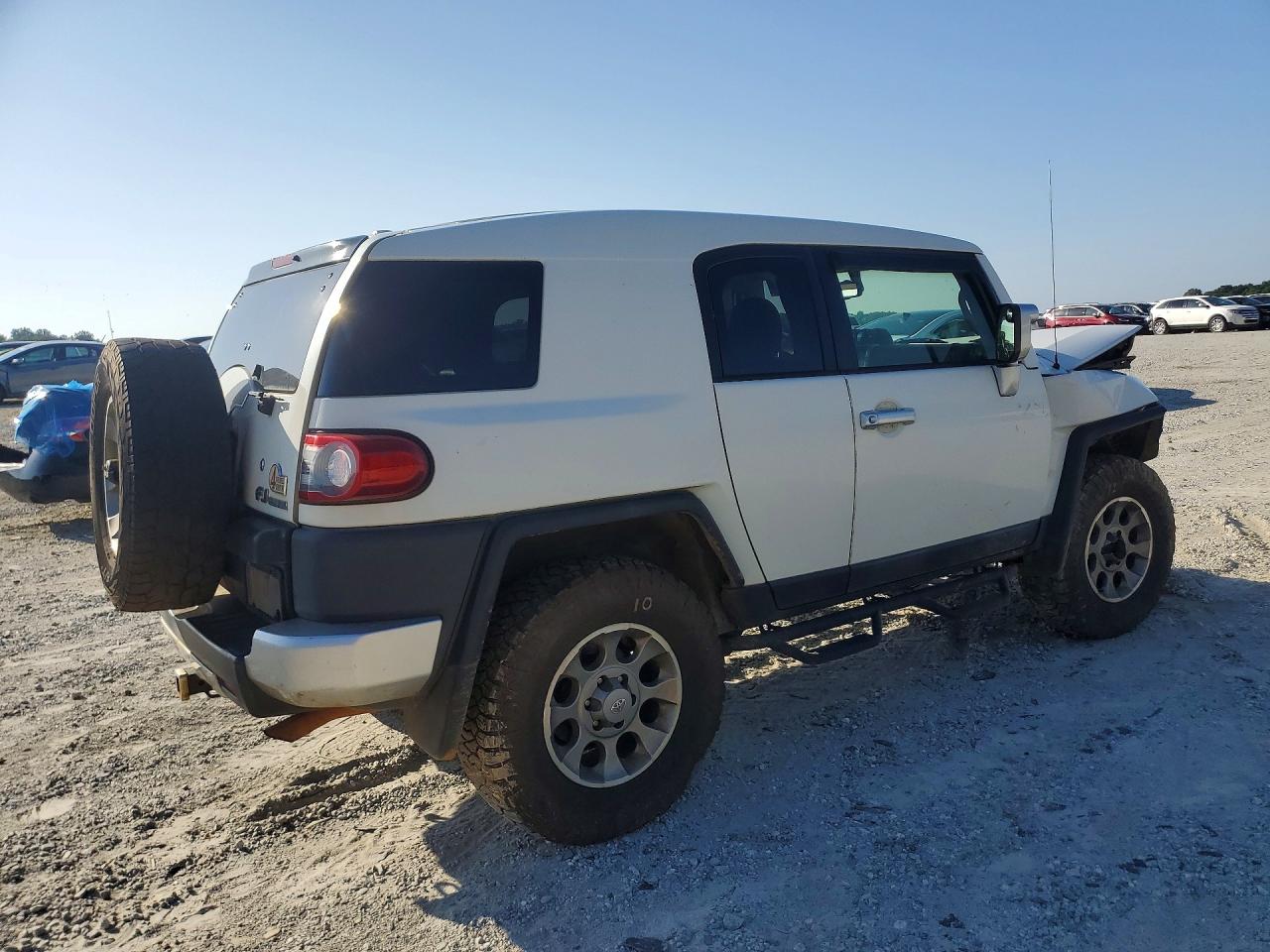 2012 Toyota Fj Cruiser Base White vin: JTEBU4BF5CK137591