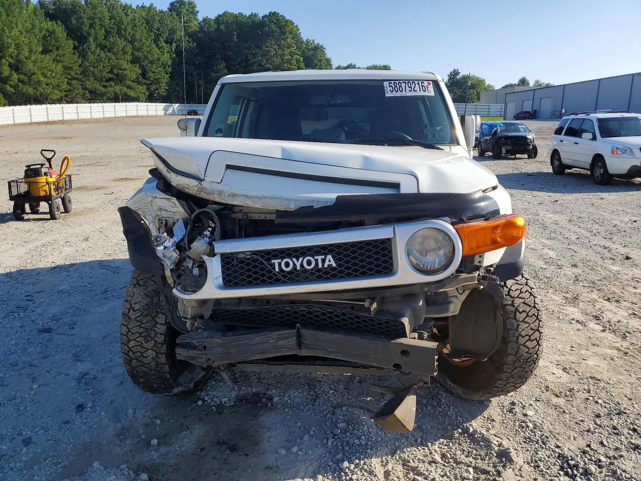 2012 Toyota Fj Cruiser Base White vin: JTEBU4BF5CK137591