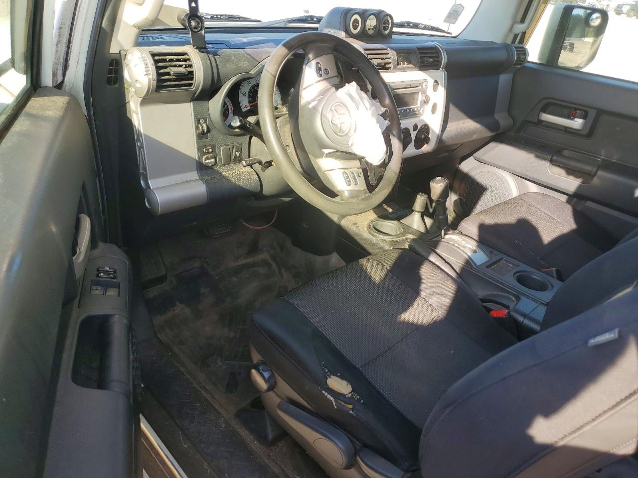 2012 Toyota Fj Cruiser Base White vin: JTEBU4BF5CK137591