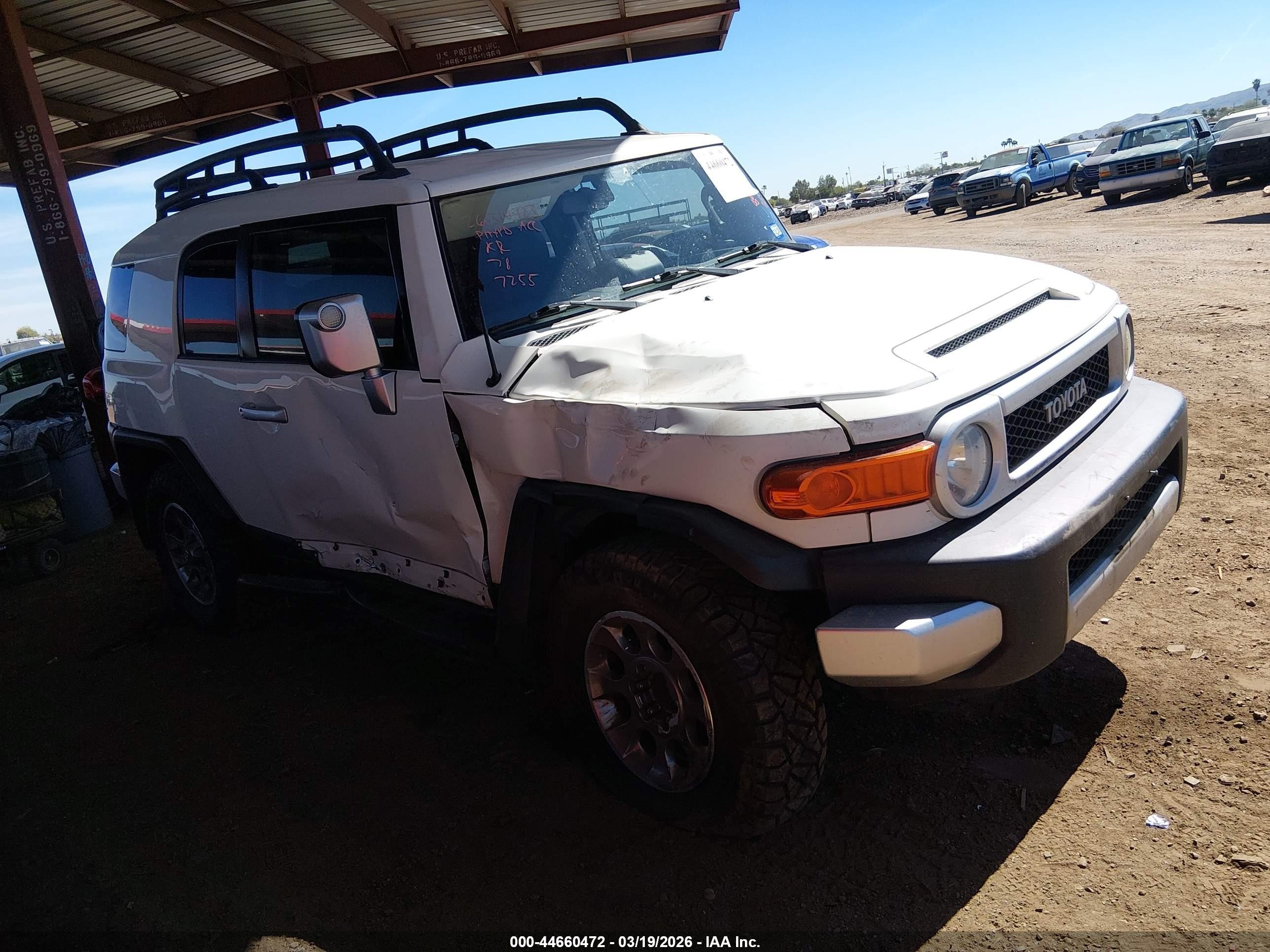 2013 Toyota Fj Cruiser   White vin: JTEBU4BF5DK167255