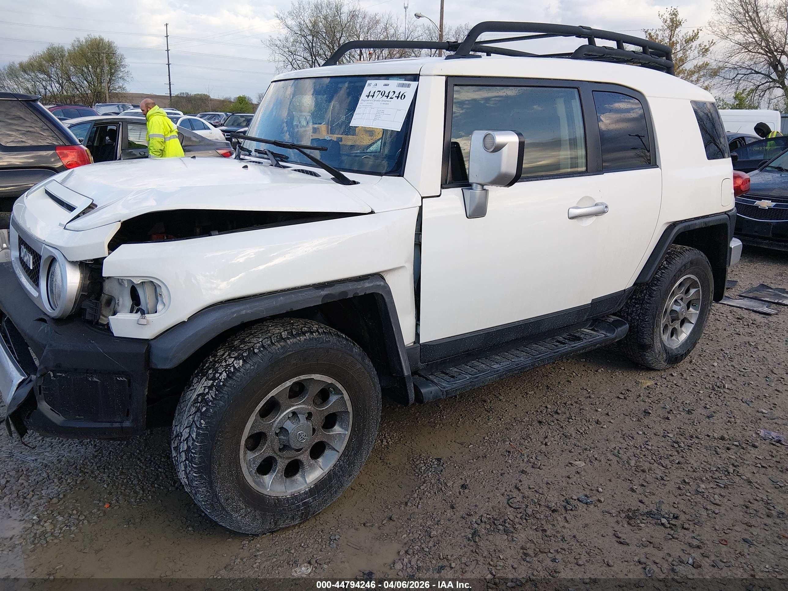 2013 Toyota Fj Cruiser   Белый vin: JTEBU4BF5DK169913