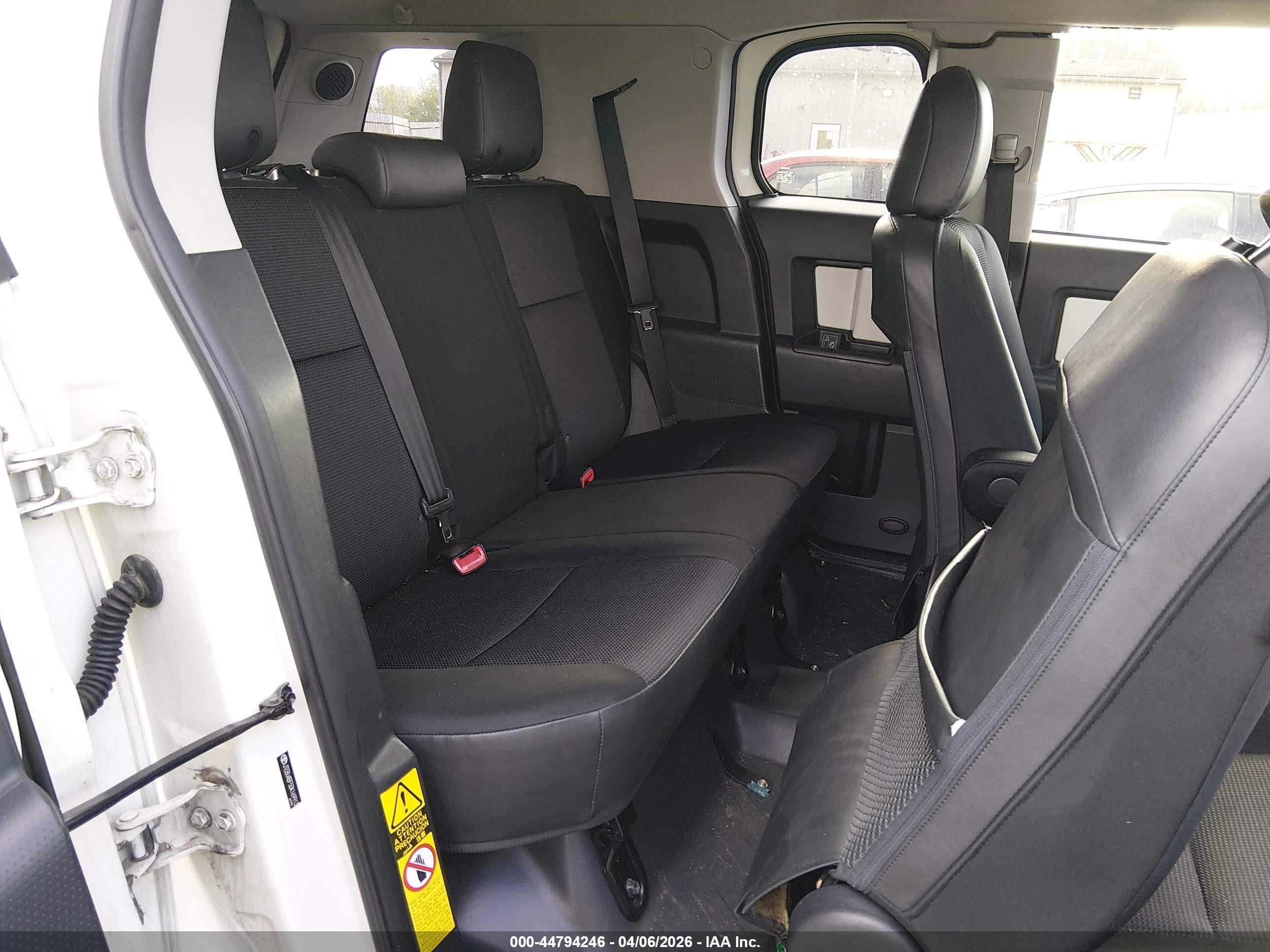2013 Toyota Fj Cruiser   Белый vin: JTEBU4BF5DK169913