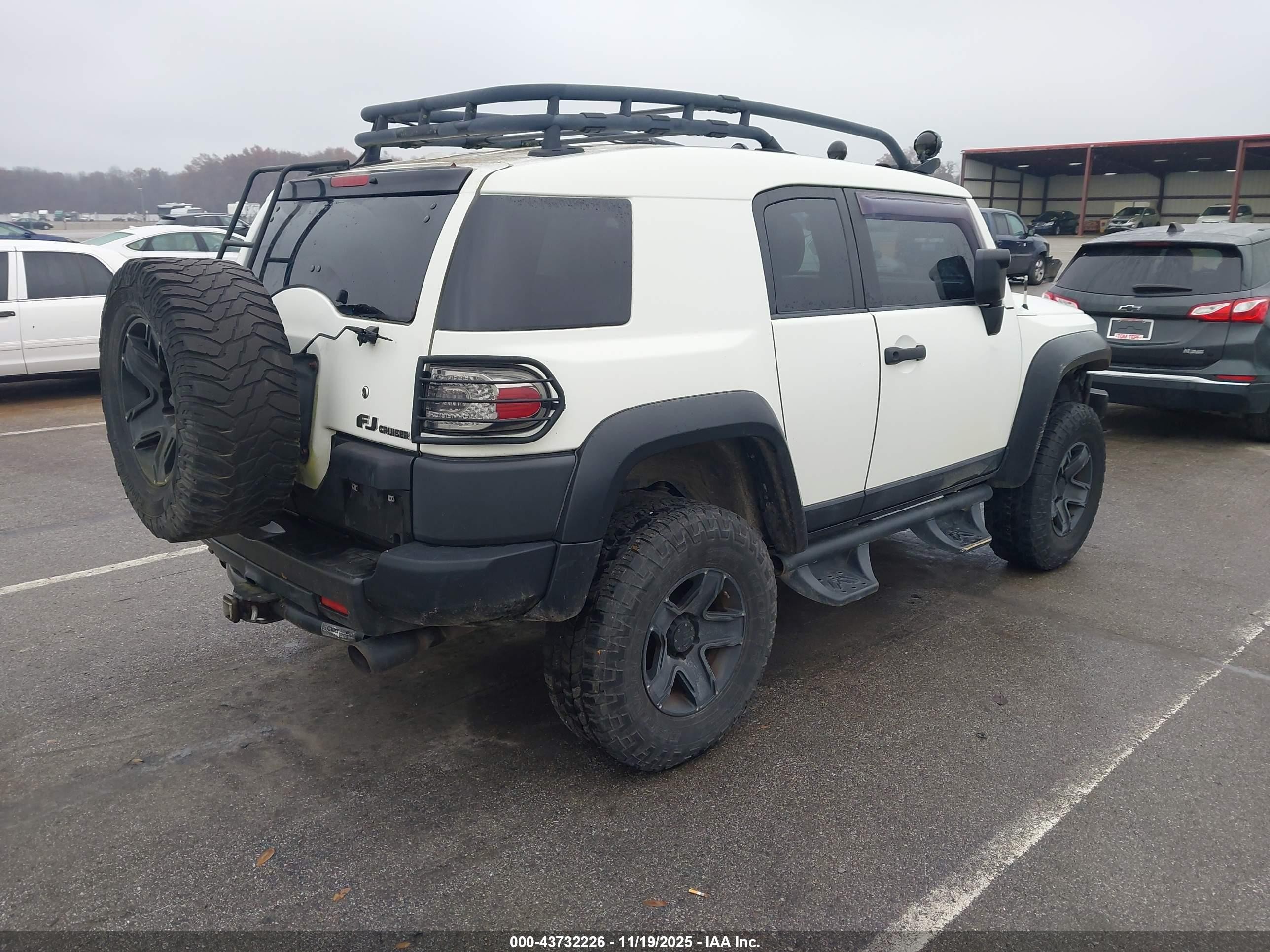 2013 Toyota Fj Cruiser   White vin: JTEBU4BF5DK172486
