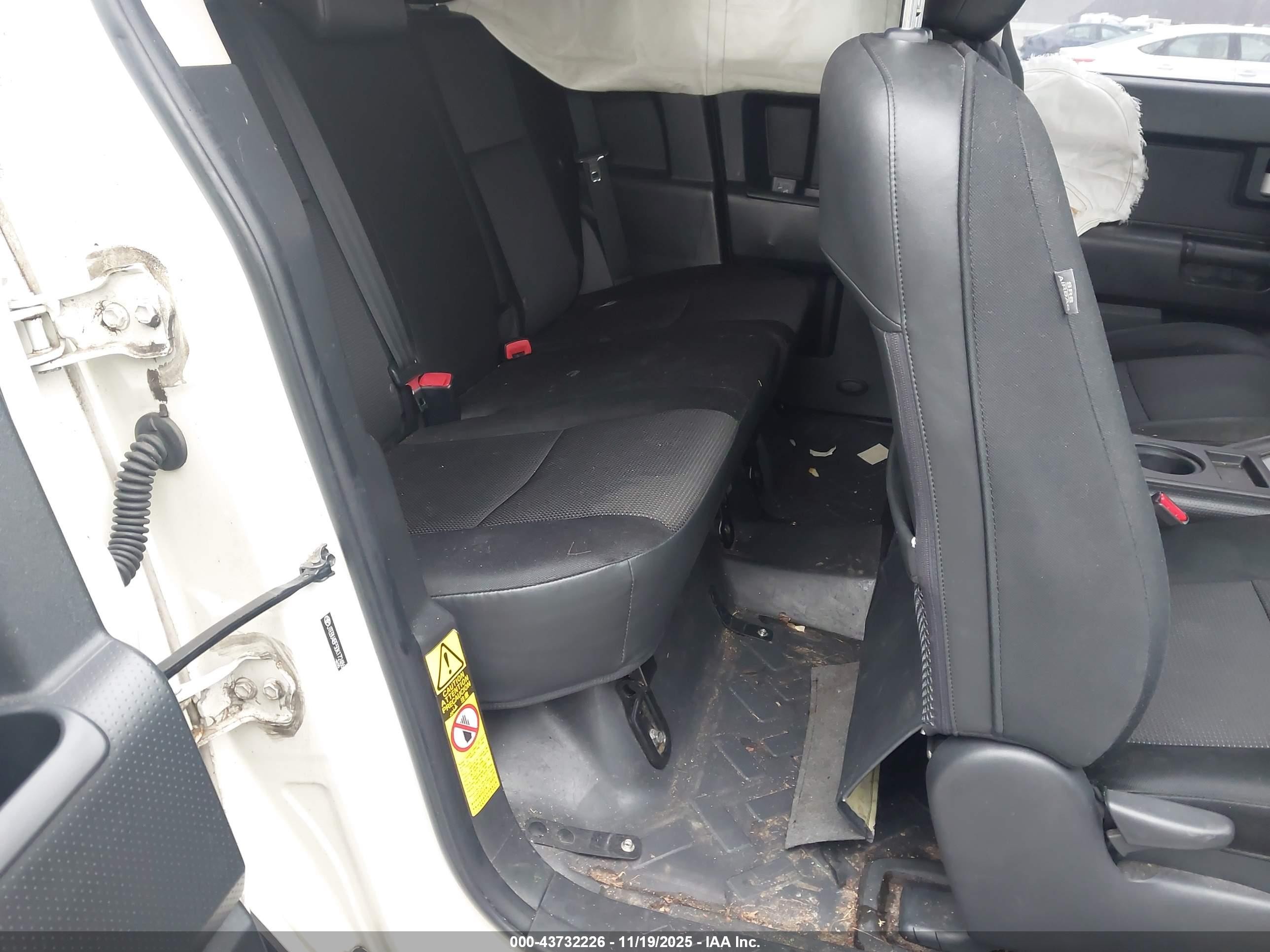 2013 Toyota Fj Cruiser   White vin: JTEBU4BF5DK172486