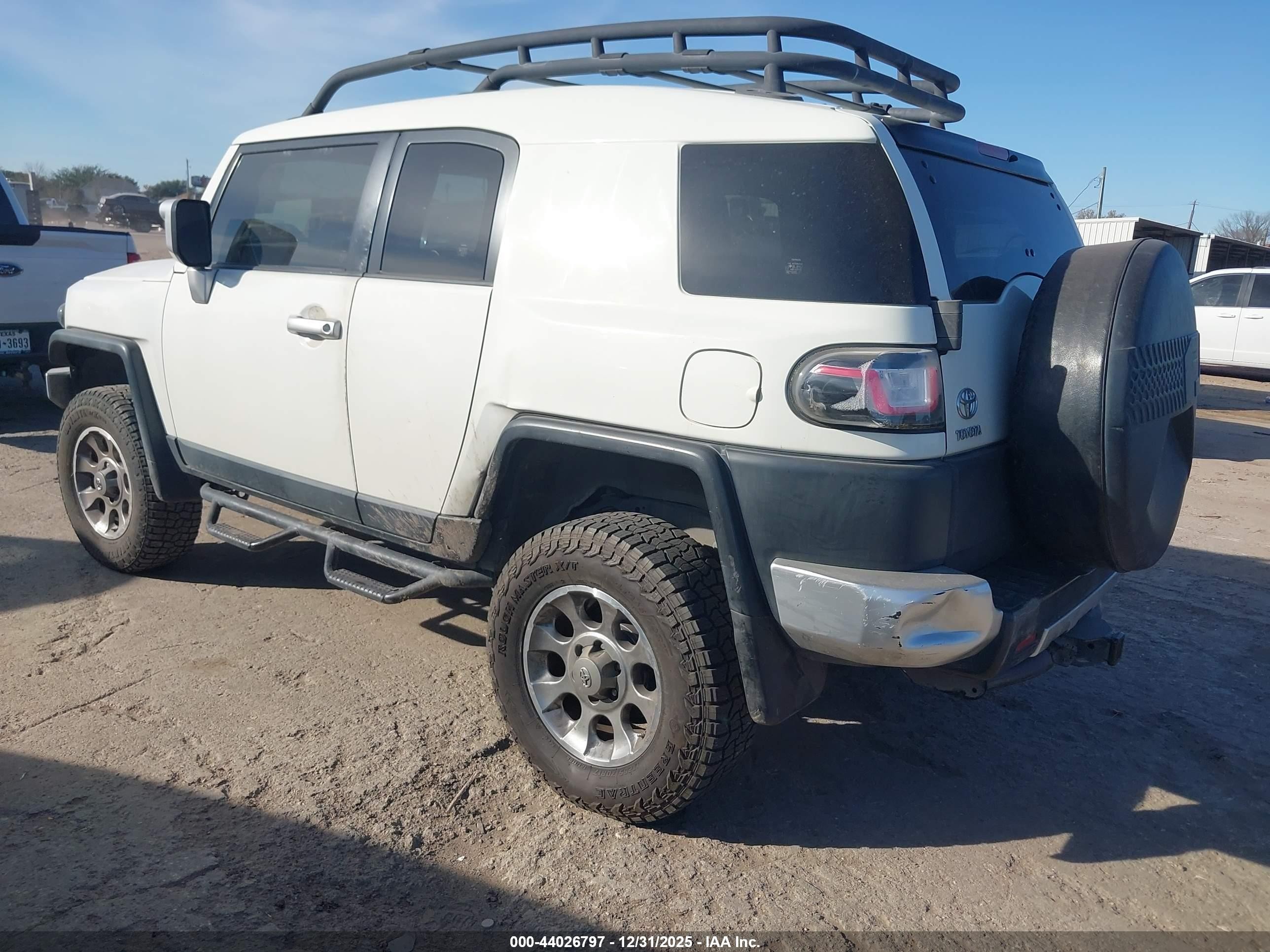2013 Toyota Fj Cruiser   White vin: JTEBU4BF5DK172827