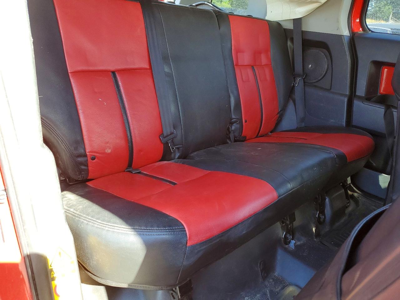 2012 Toyota Fj Cruiser Base Красный vin: JTEBU4BF6CK128432