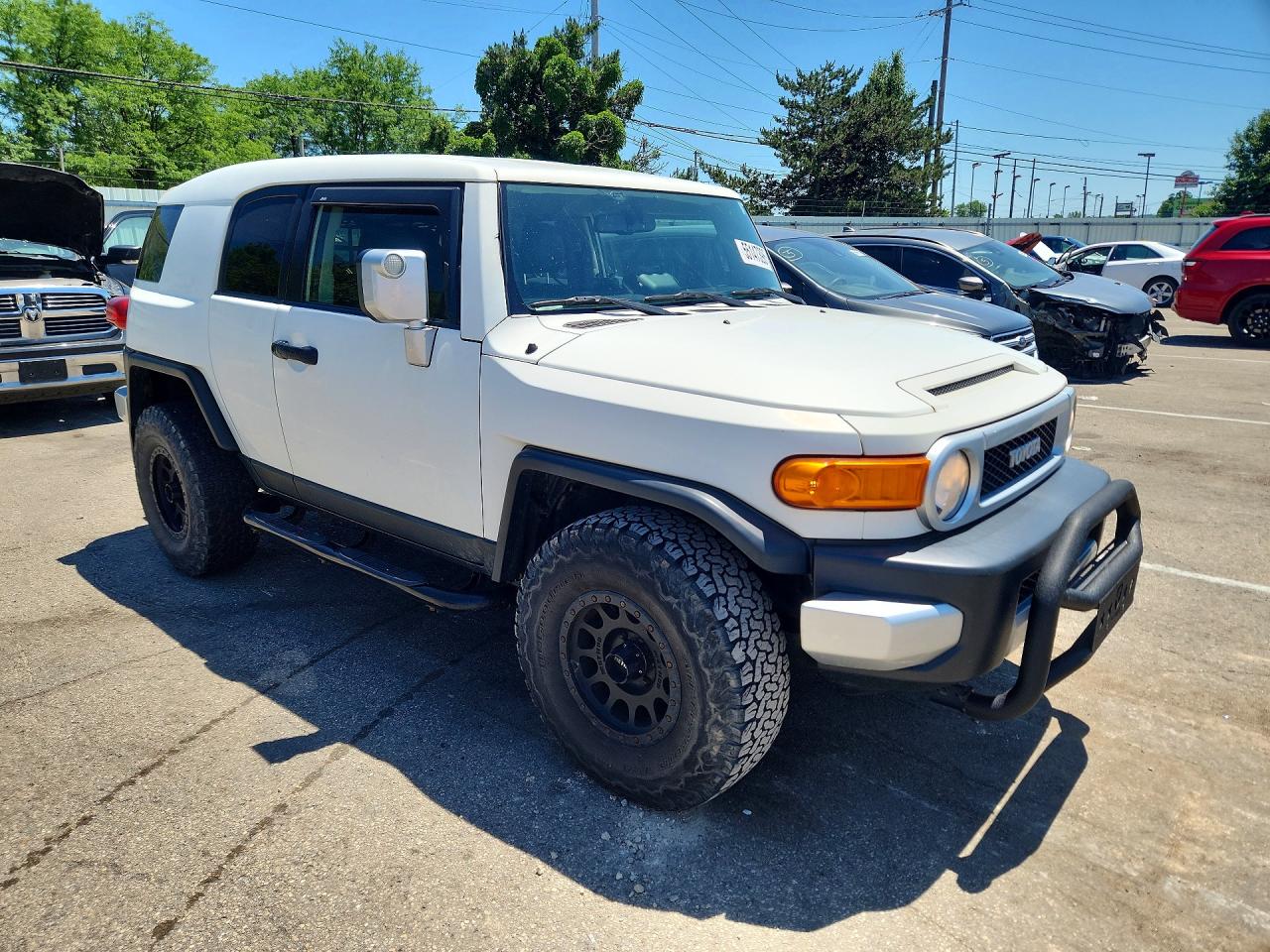 2012 Toyota Fj Cruiser Base White vin: JTEBU4BF6CK135025