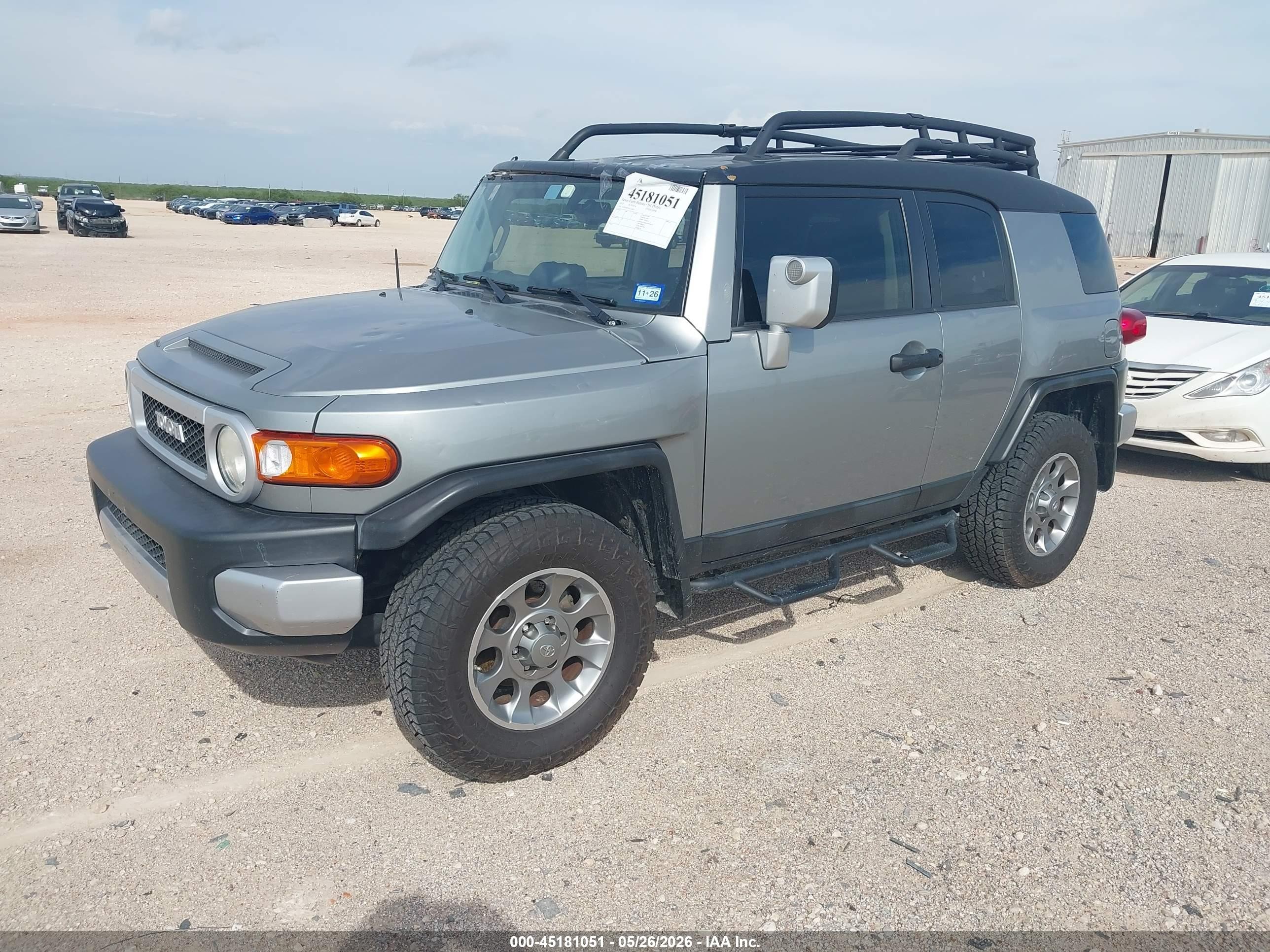 2012 Toyota Fj Cruiser   Silver vin: JTEBU4BF6CK138667