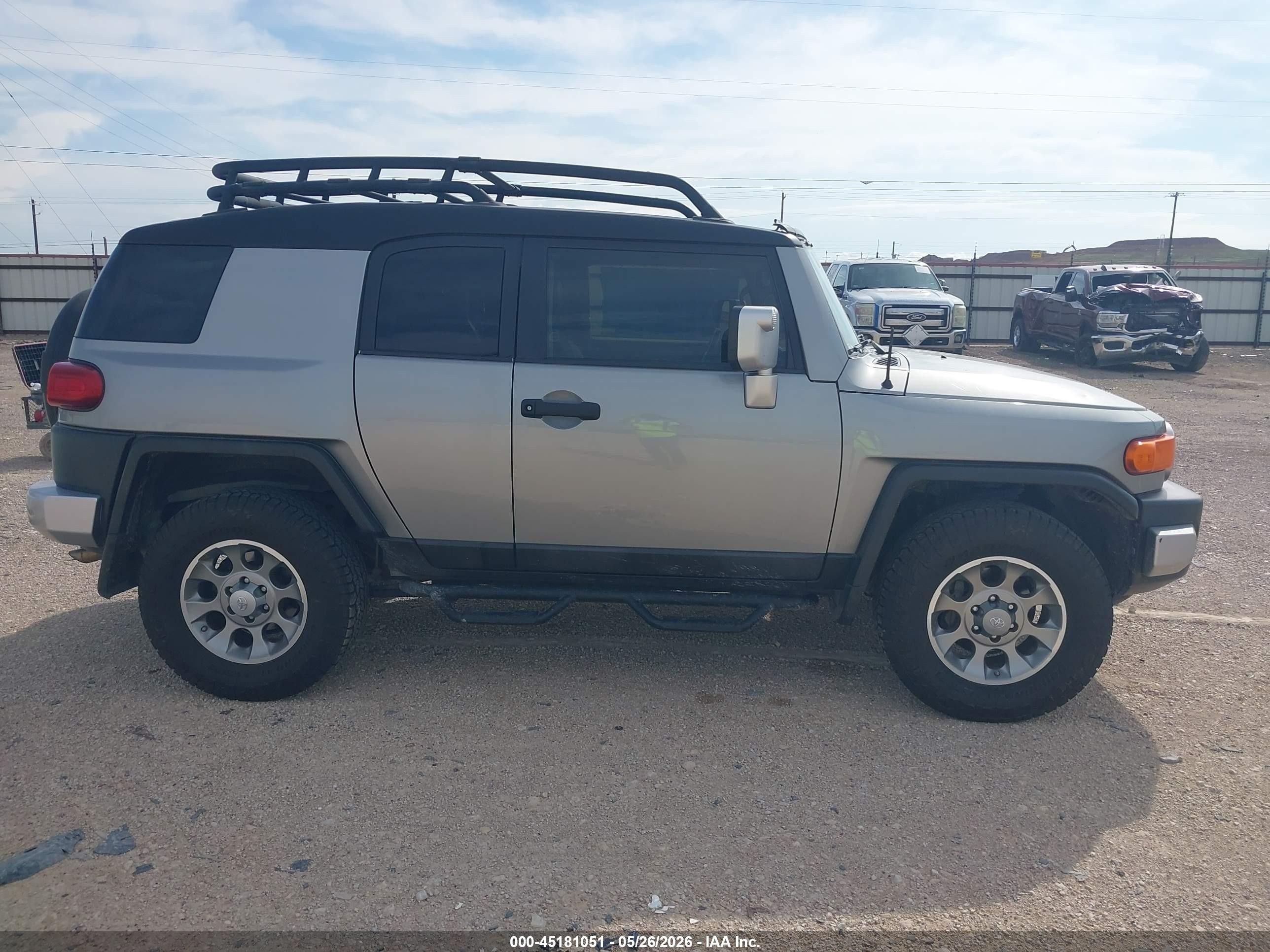 2012 Toyota Fj Cruiser   Silver vin: JTEBU4BF6CK138667