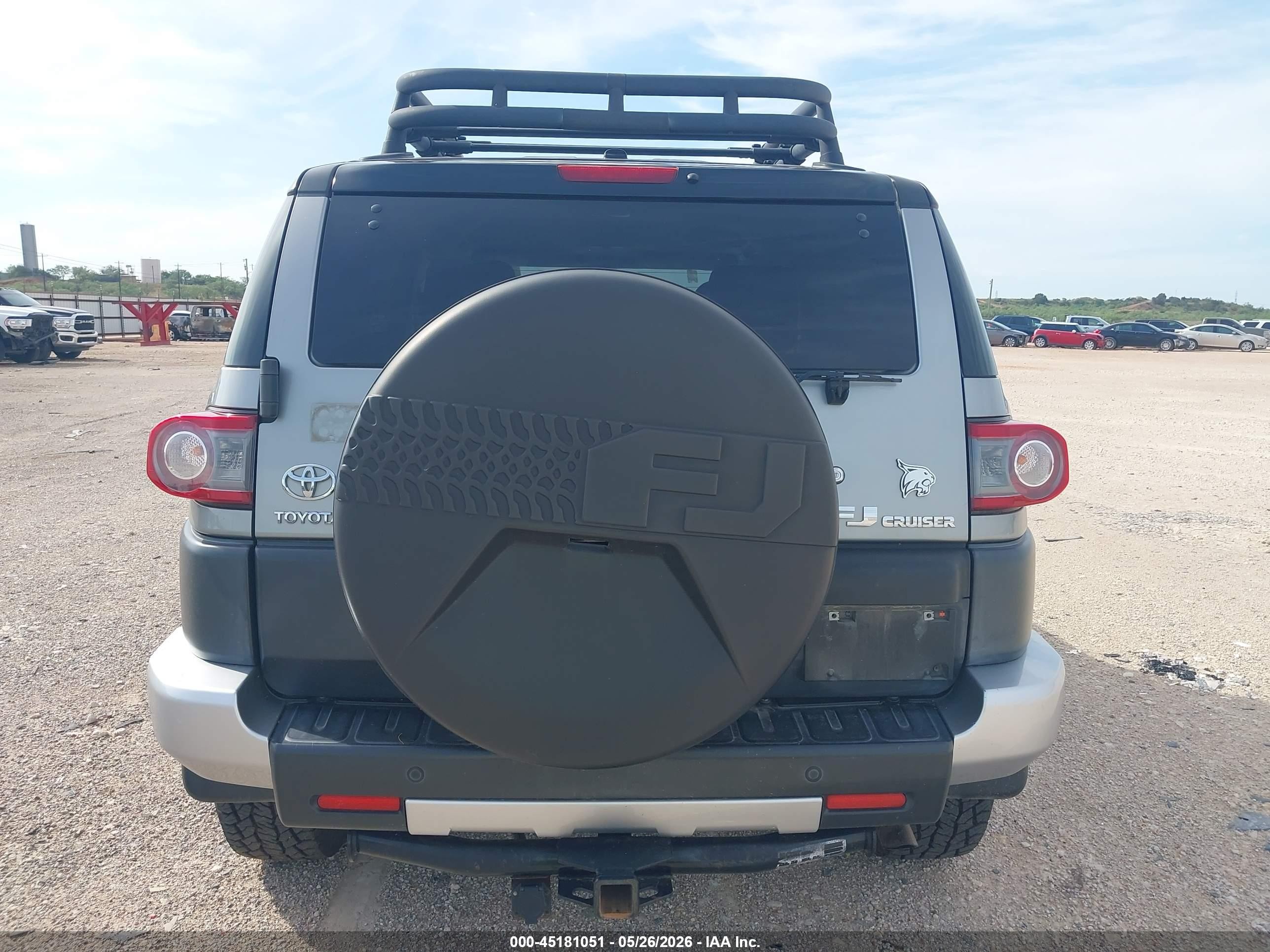 2012 Toyota Fj Cruiser   Silver vin: JTEBU4BF6CK138667