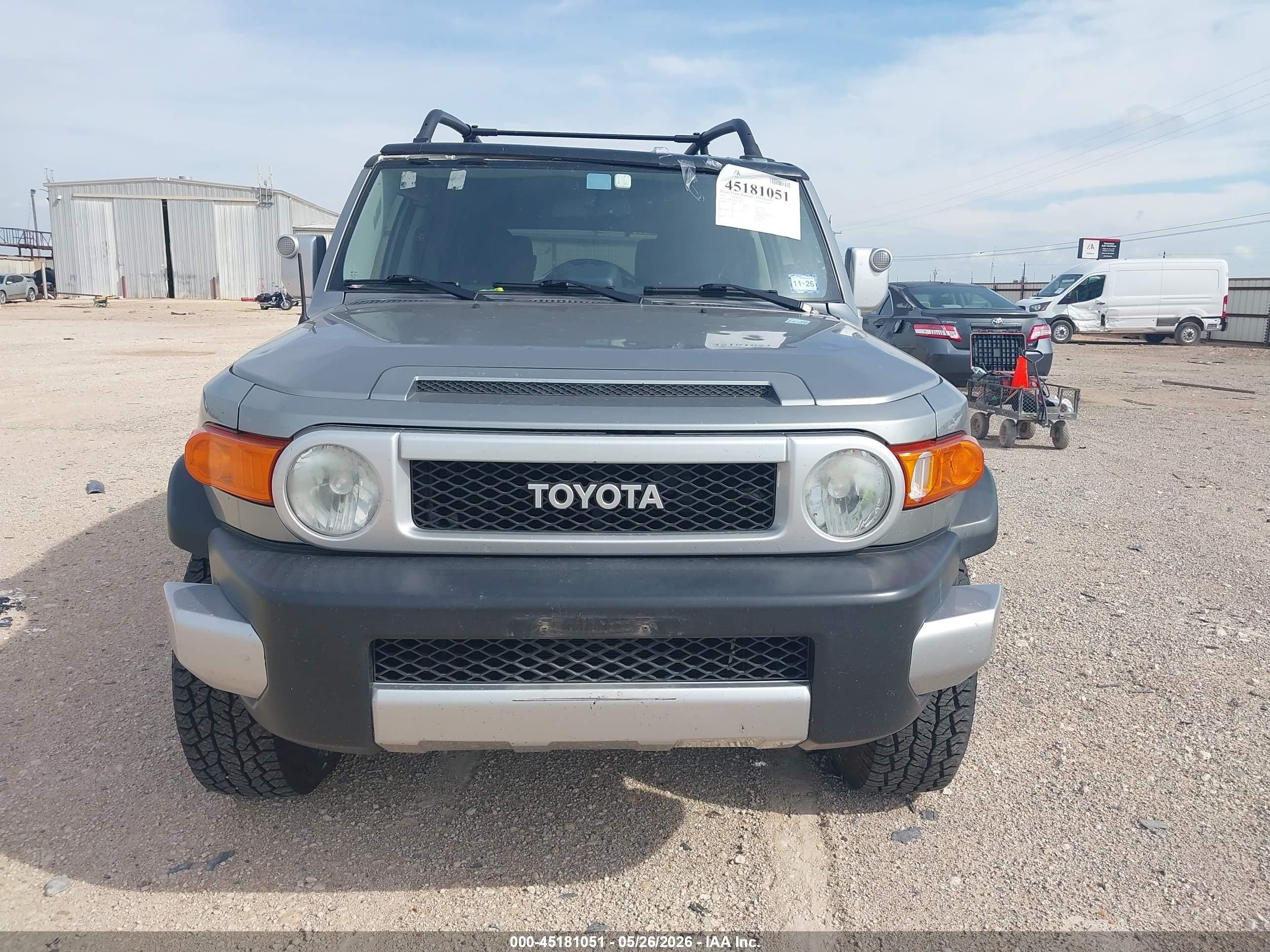 2012 Toyota Fj Cruiser   Silver vin: JTEBU4BF6CK138667