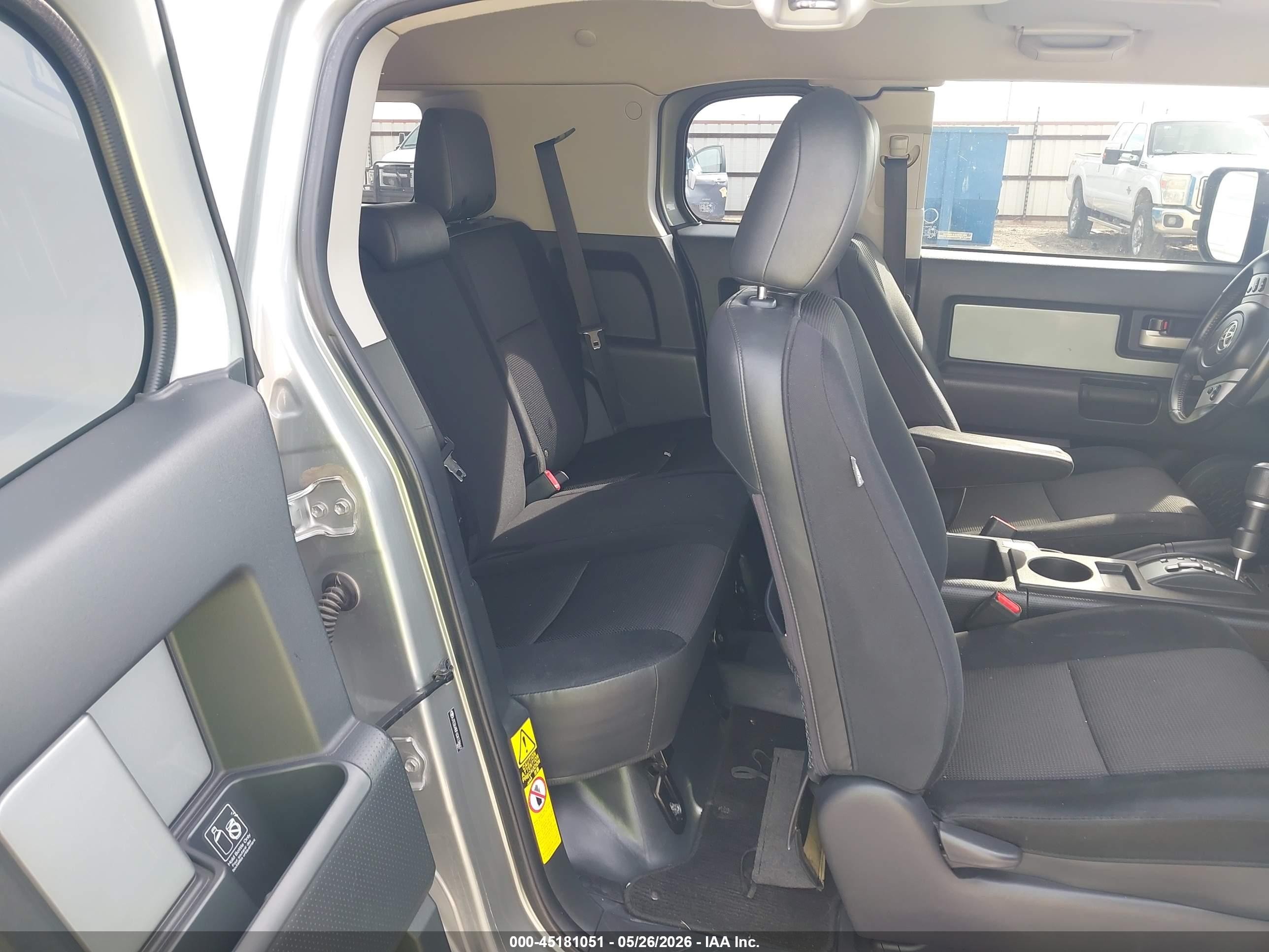 2012 Toyota Fj Cruiser   Silver vin: JTEBU4BF6CK138667