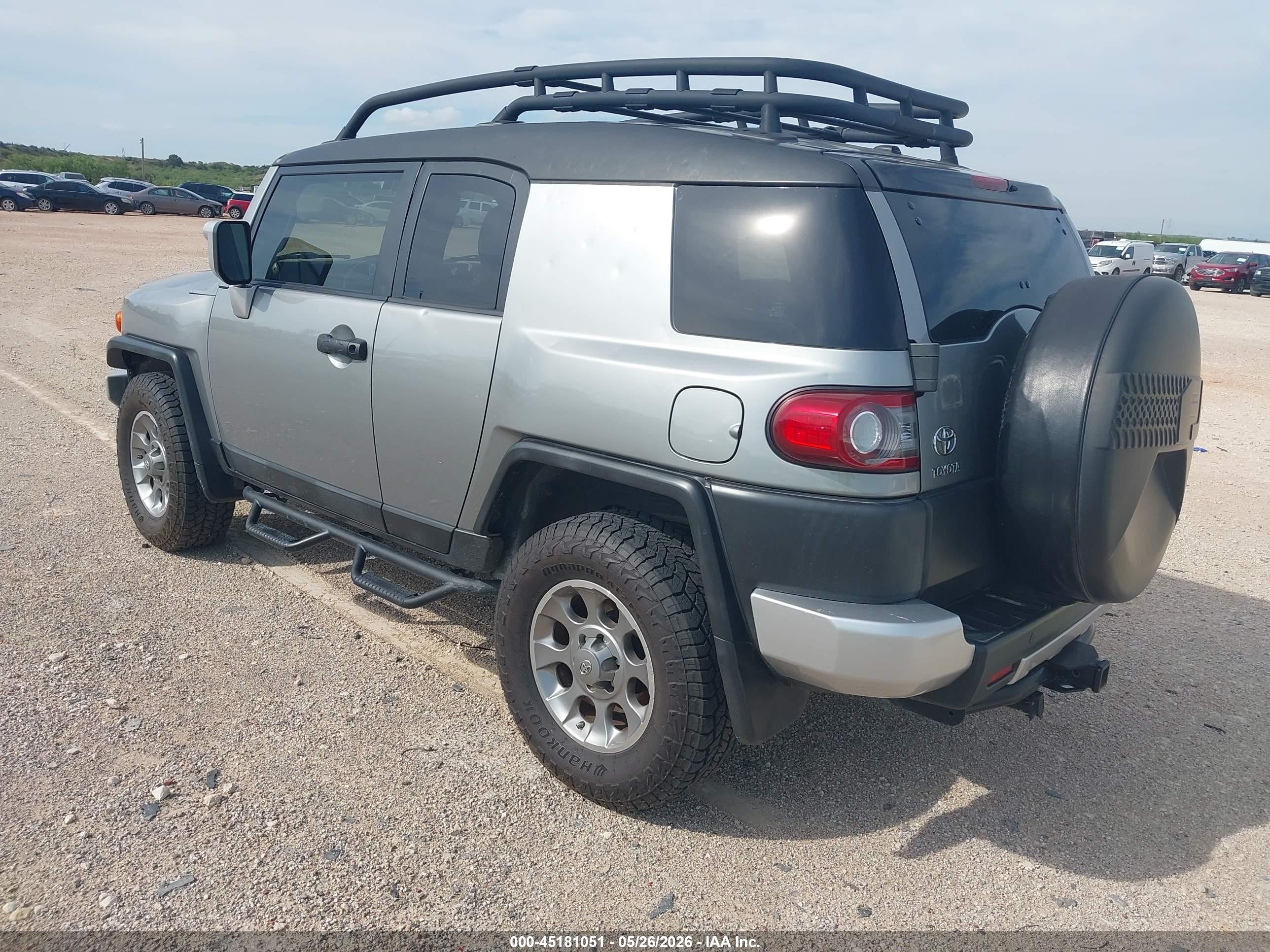 2012 Toyota Fj Cruiser   Silver vin: JTEBU4BF6CK138667