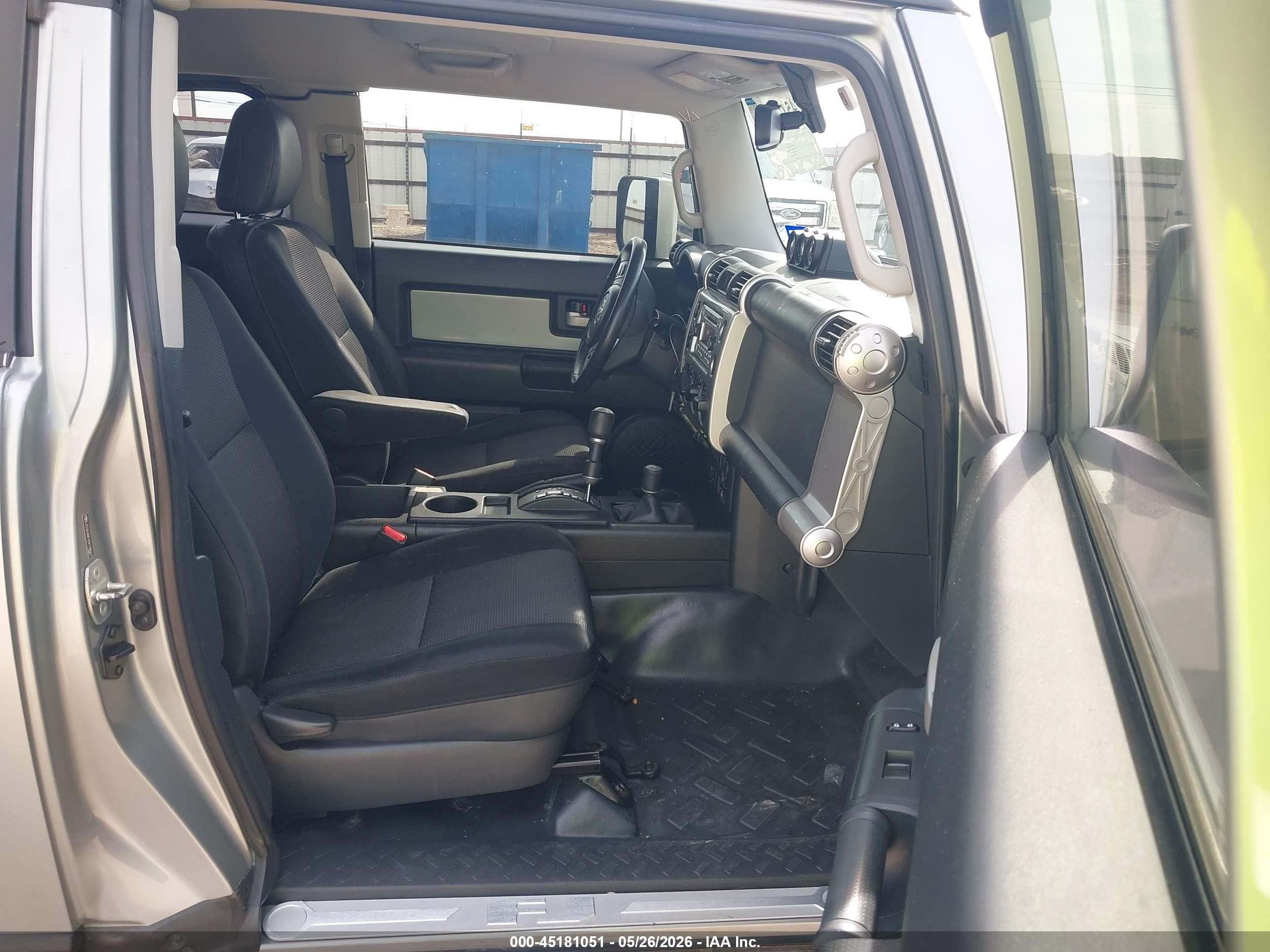 2012 Toyota Fj Cruiser   Silver vin: JTEBU4BF6CK138667