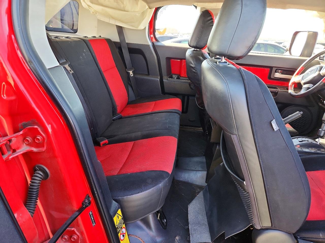 2012 Toyota Fj Cruiser Base Red vin: JTEBU4BF6CK142489