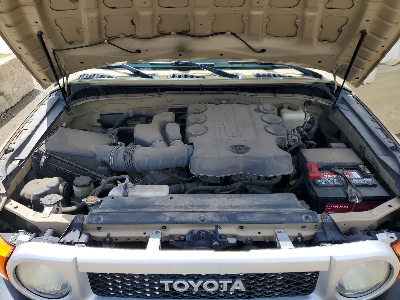 2013 Toyota Fj Cruiser Base Желто-коричневый vin: JTEBU4BF6DK152618