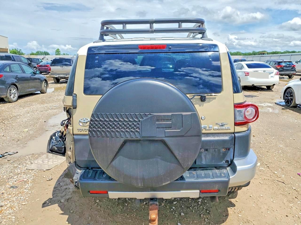 2013 Toyota Fj Cruiser Base Желто-коричневый vin: JTEBU4BF6DK152618