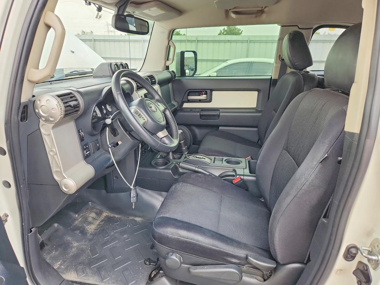 2014 Toyota Fj Cruiser Base White vin: JTEBU4BF6EK200801