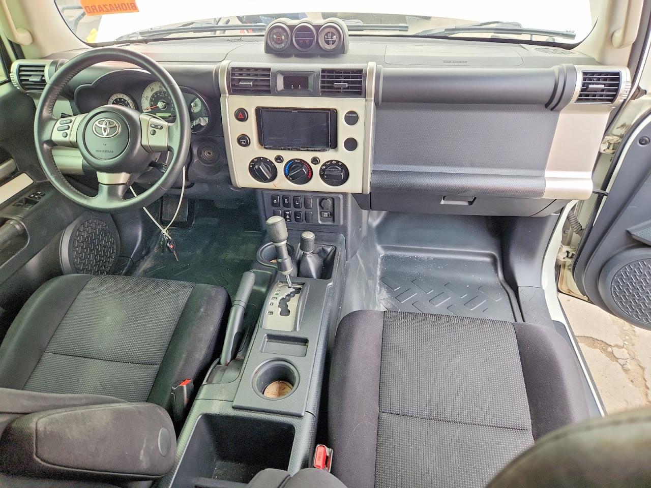 2014 Toyota Fj Cruiser Base White vin: JTEBU4BF6EK200801