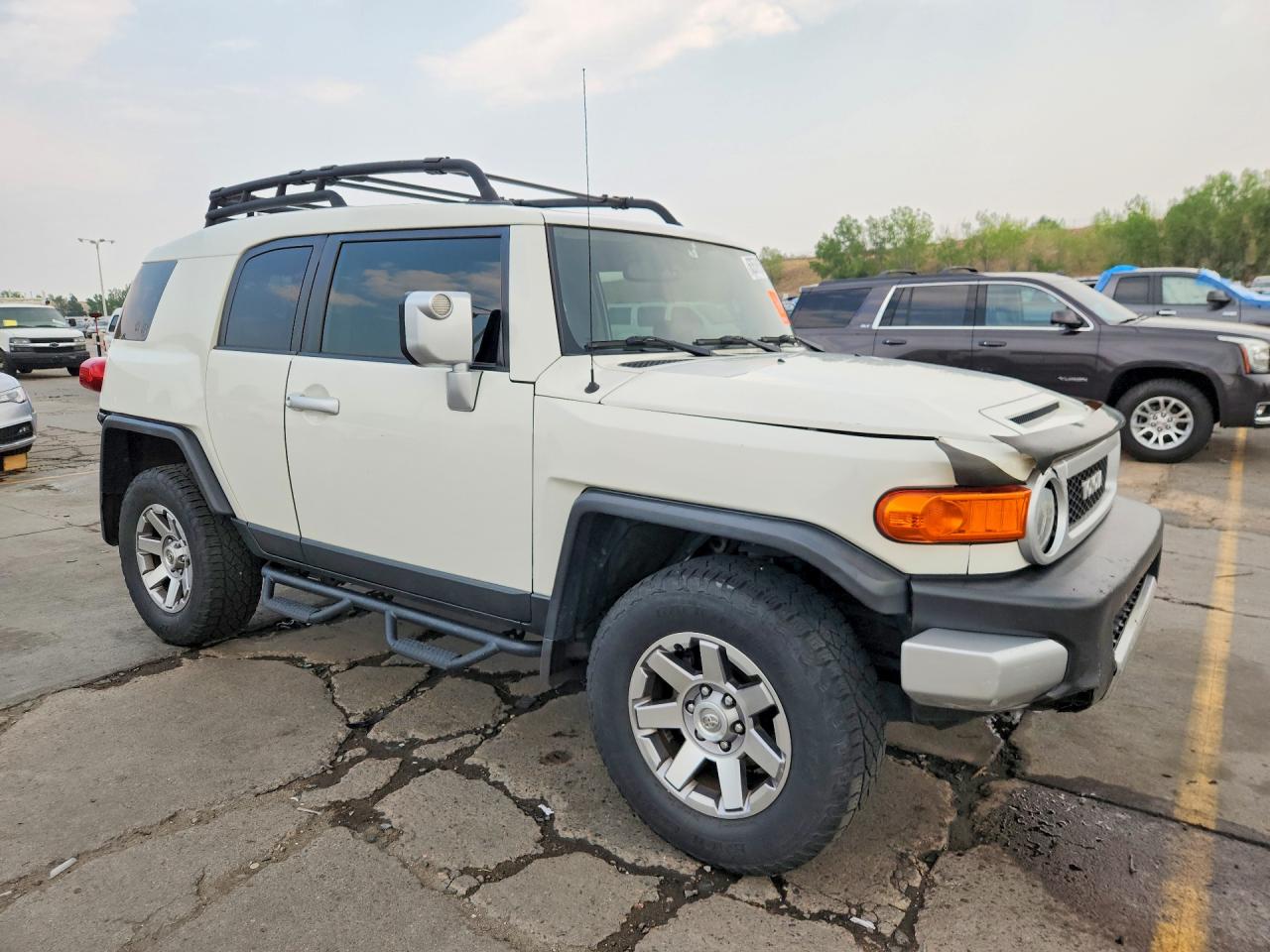 2014 Toyota Fj Cruiser Base White vin: JTEBU4BF6EK200801