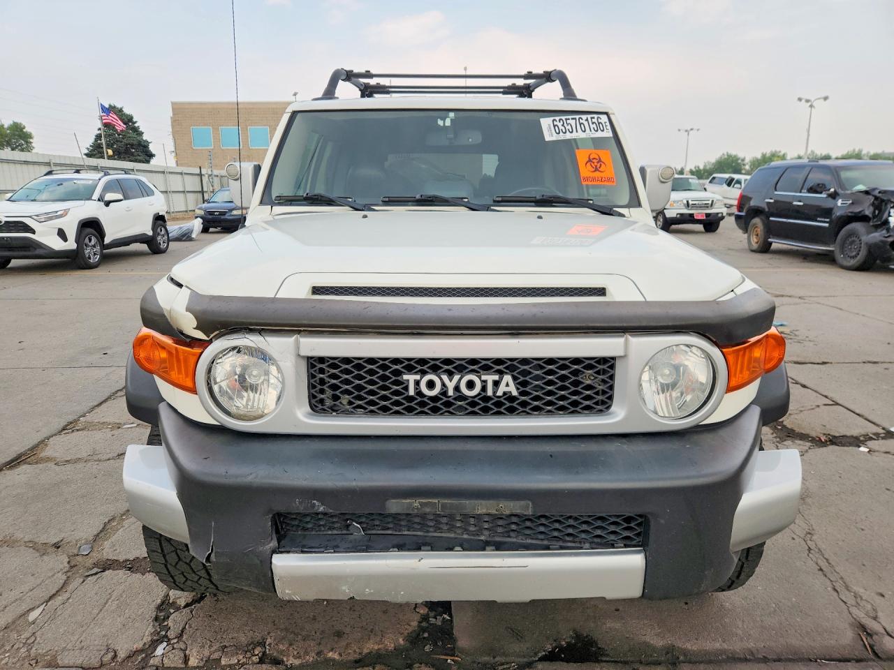 2014 Toyota Fj Cruiser Base White vin: JTEBU4BF6EK200801