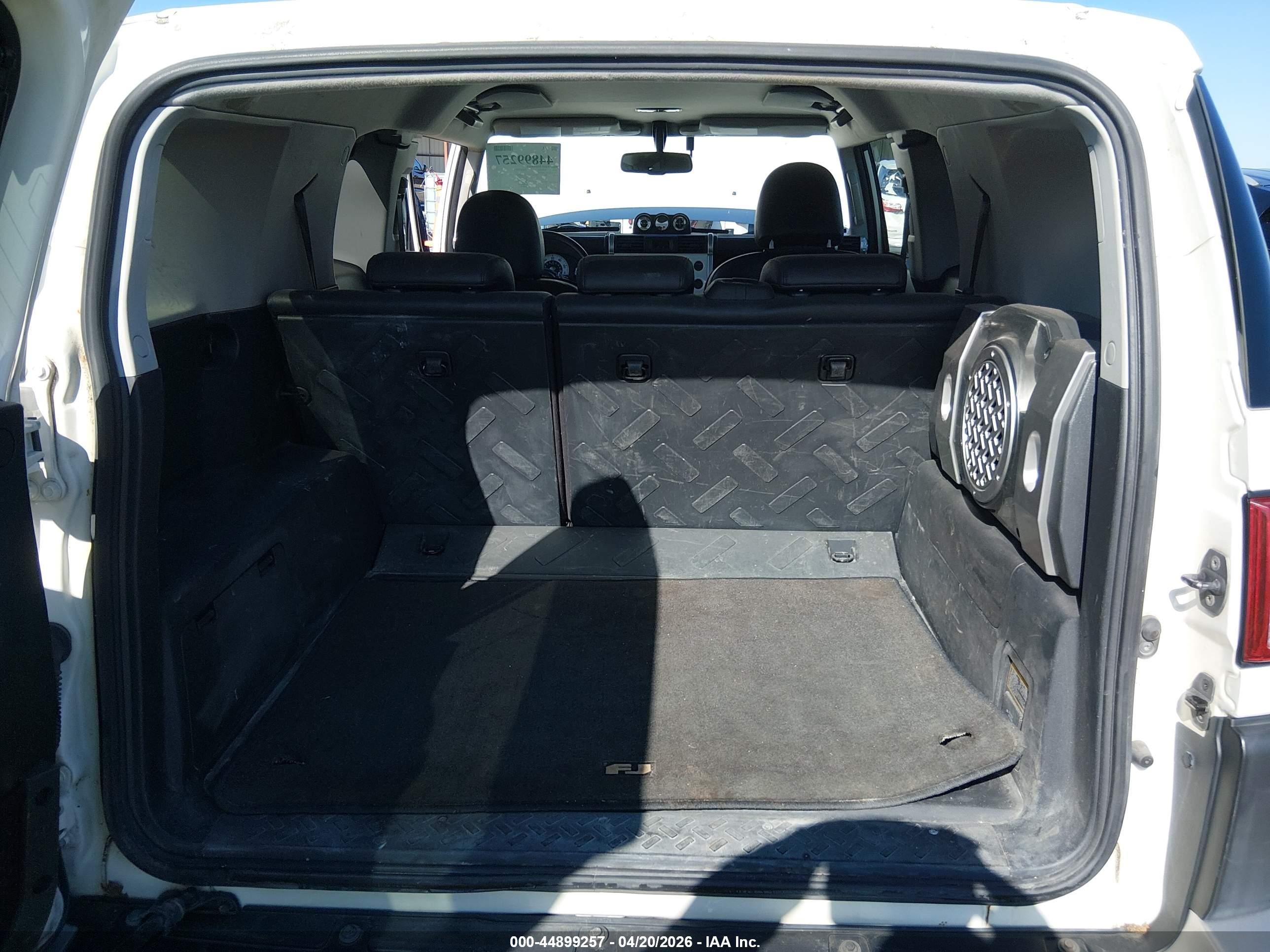 2010 Toyota Fj Cruiser   White vin: JTEBU4BF7AK083322