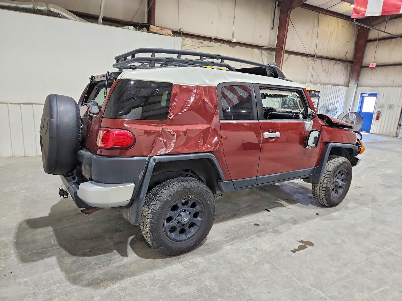 2011 Toyota Fj Cruiser Base Maroon vin: JTEBU4BF7BK105546