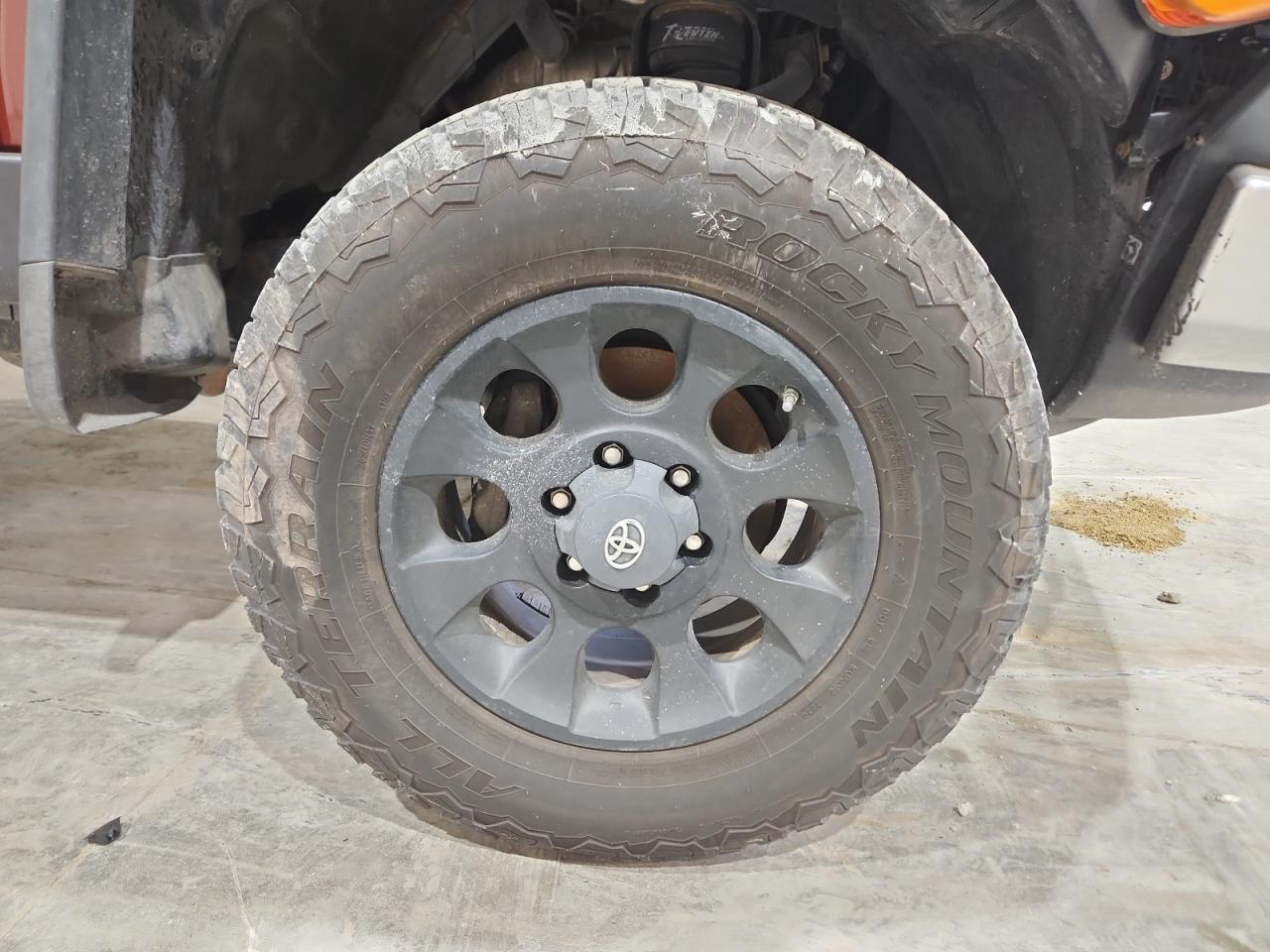 2011 Toyota Fj Cruiser Base Maroon vin: JTEBU4BF7BK105546 Damage: Right Front Wheel, Chipped, 10 Or More