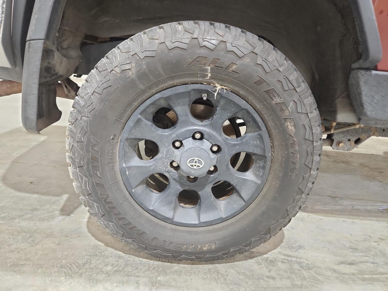 2011 Toyota Fj Cruiser Base Maroon vin: JTEBU4BF7BK105546 Damage: Right Rear Wheel, Chipped, 10 Or More