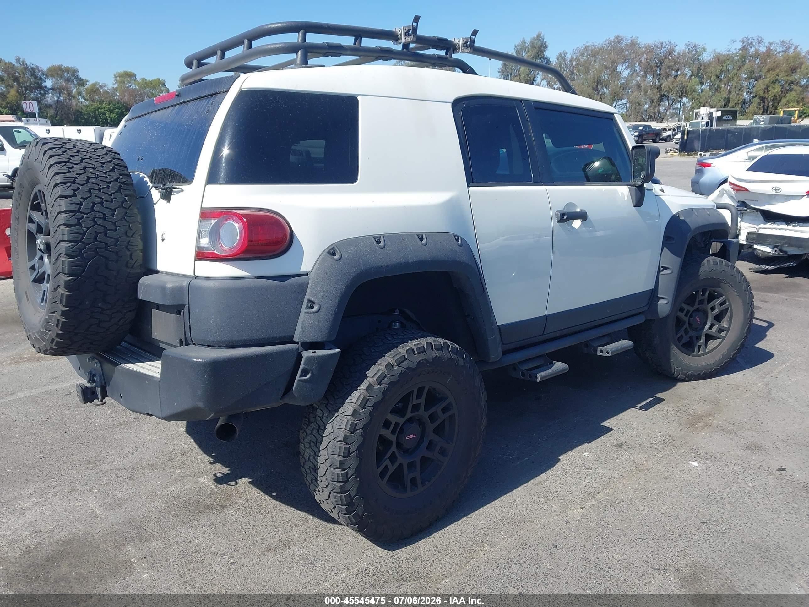 2012 Toyota Fj Cruiser   Белый vin: JTEBU4BF7CK121893