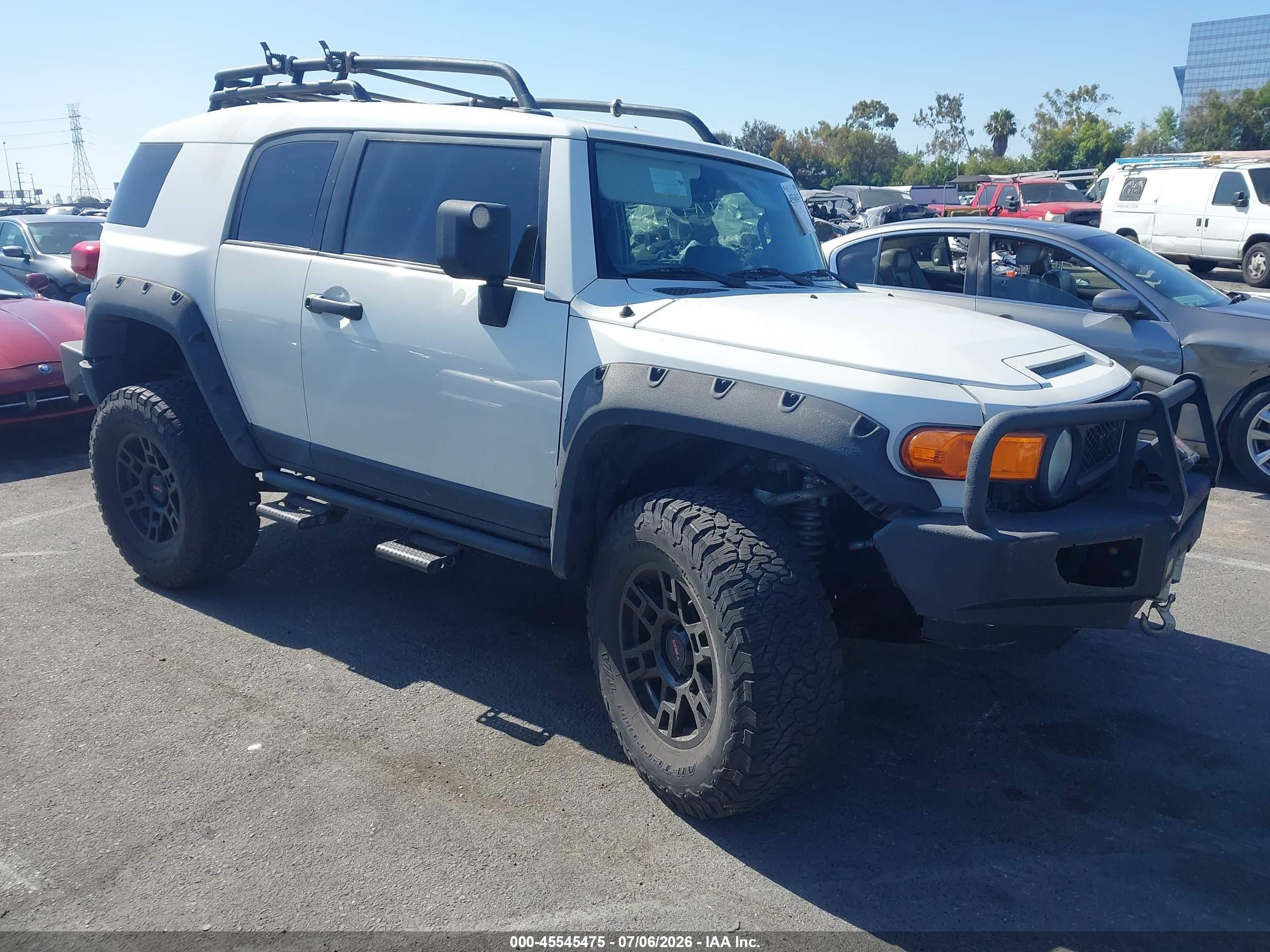 2012 Toyota Fj Cruiser   Белый vin: JTEBU4BF7CK121893