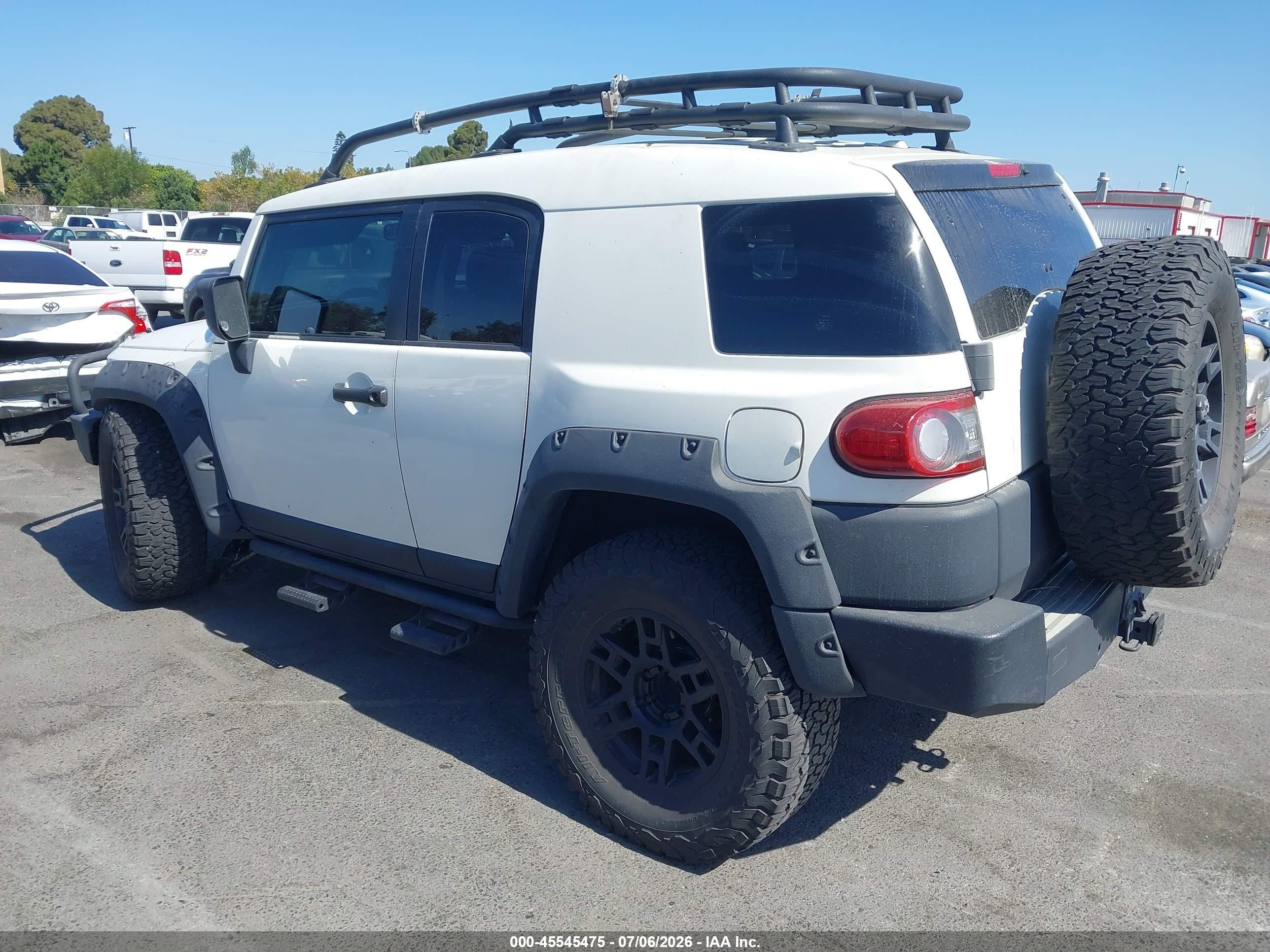 2012 Toyota Fj Cruiser   Белый vin: JTEBU4BF7CK121893