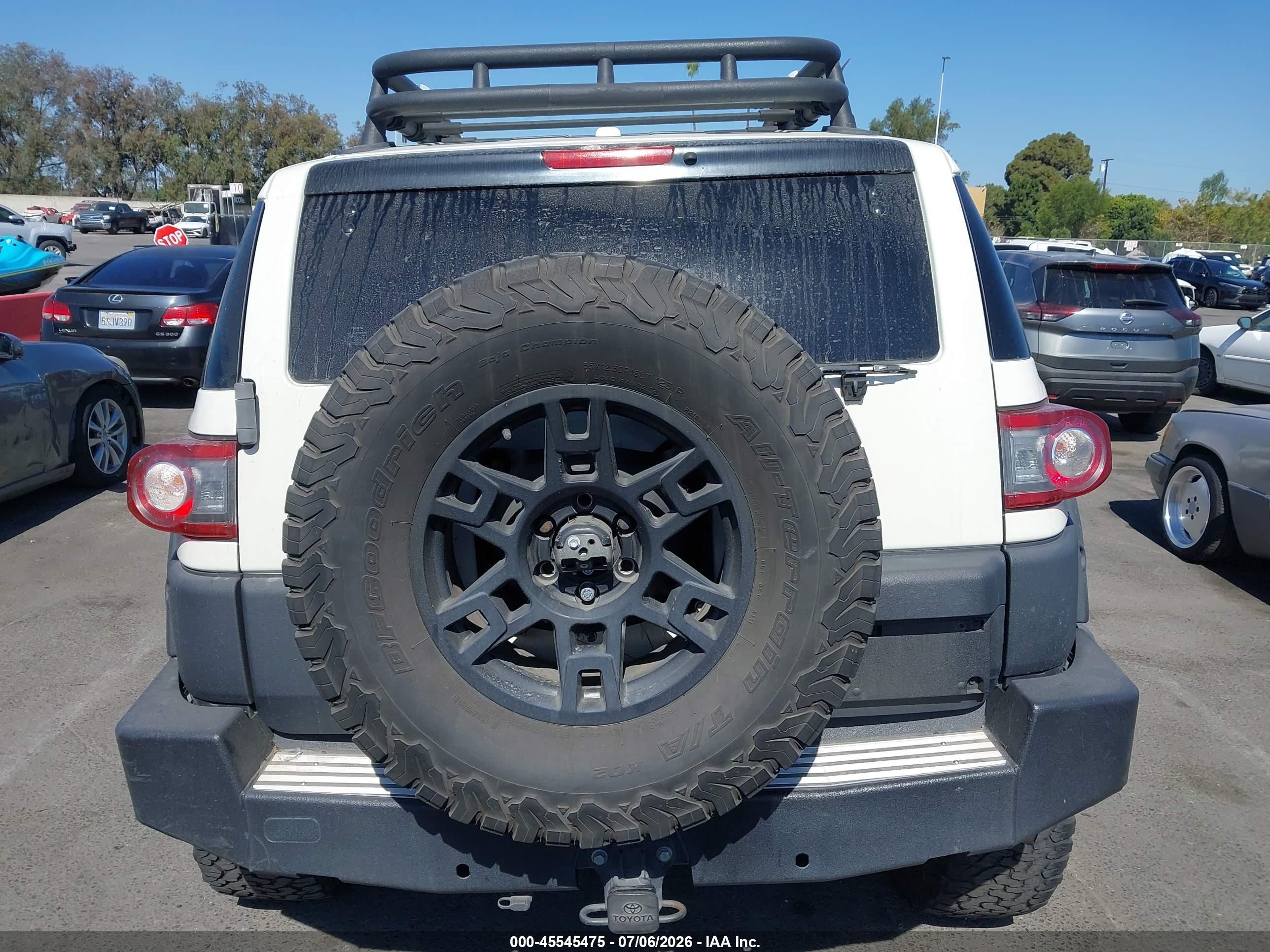 2012 Toyota Fj Cruiser   Белый vin: JTEBU4BF7CK121893