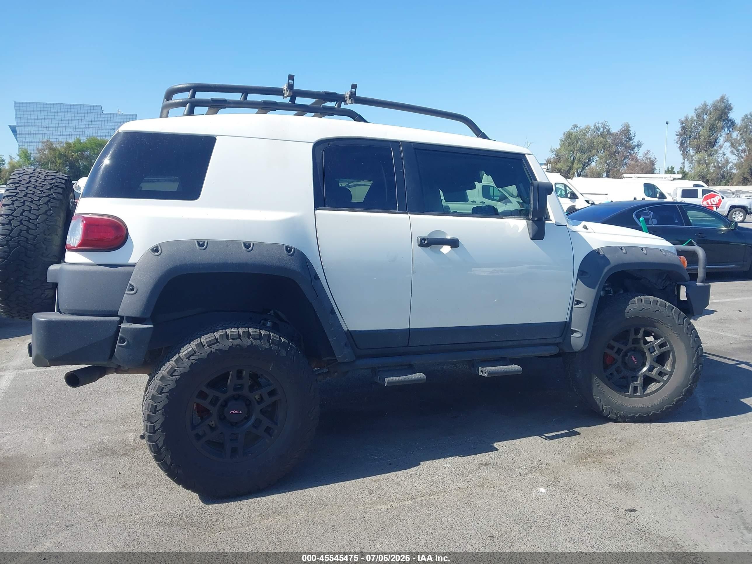 2012 Toyota Fj Cruiser   Белый vin: JTEBU4BF7CK121893