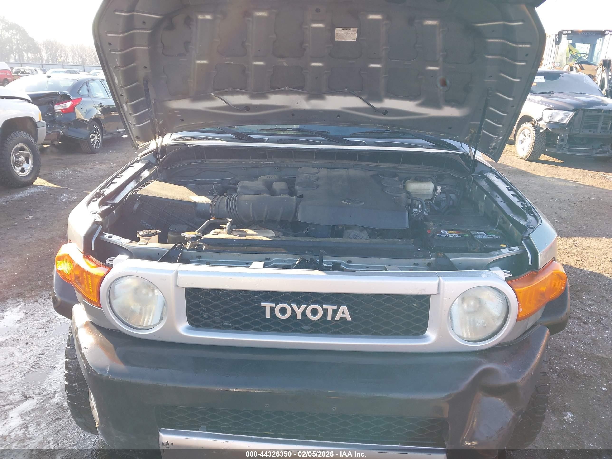 2012 Toyota Fj Cruiser   Silver vin: JTEBU4BF7CK126303