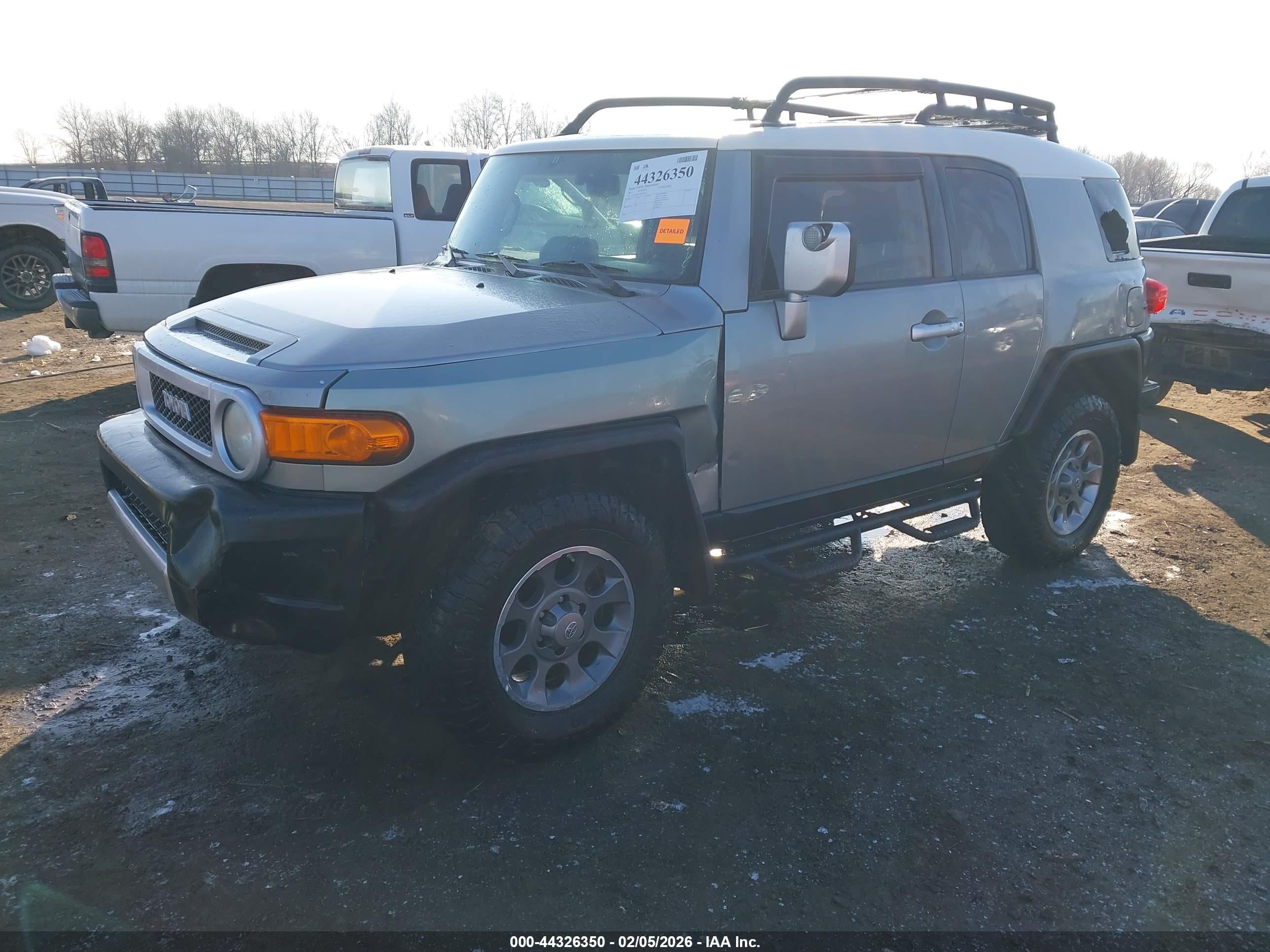 2012 Toyota Fj Cruiser   Silver vin: JTEBU4BF7CK126303