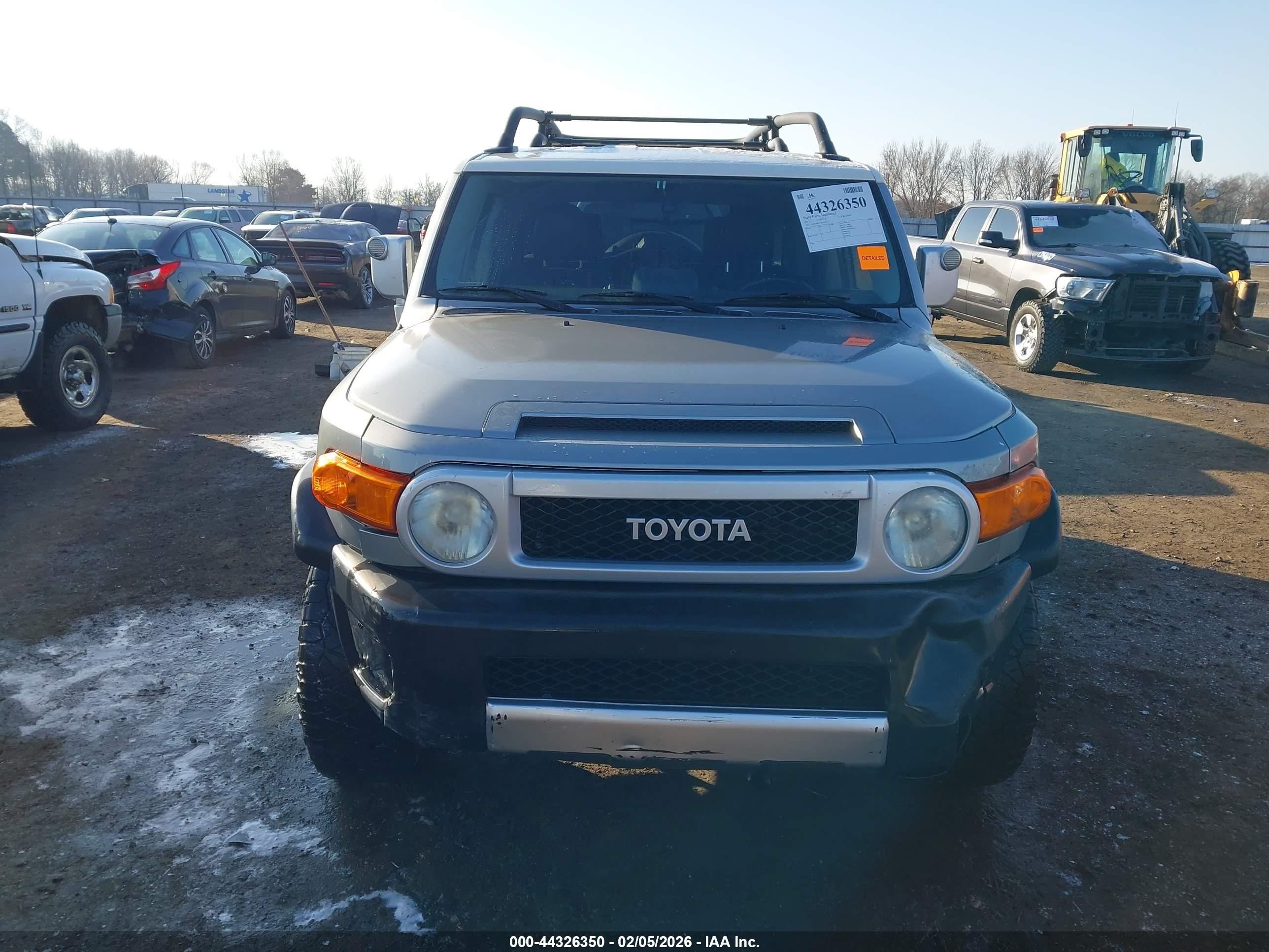 2012 Toyota Fj Cruiser   Silver vin: JTEBU4BF7CK126303