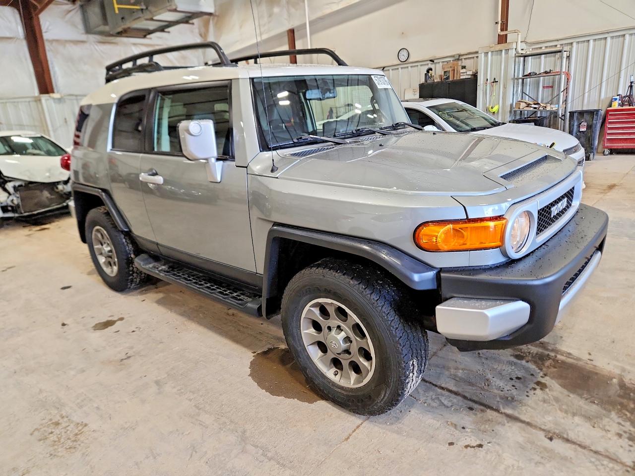 2012 Toyota Fj Cruiser Base Silver vin: JTEBU4BF7CK135566