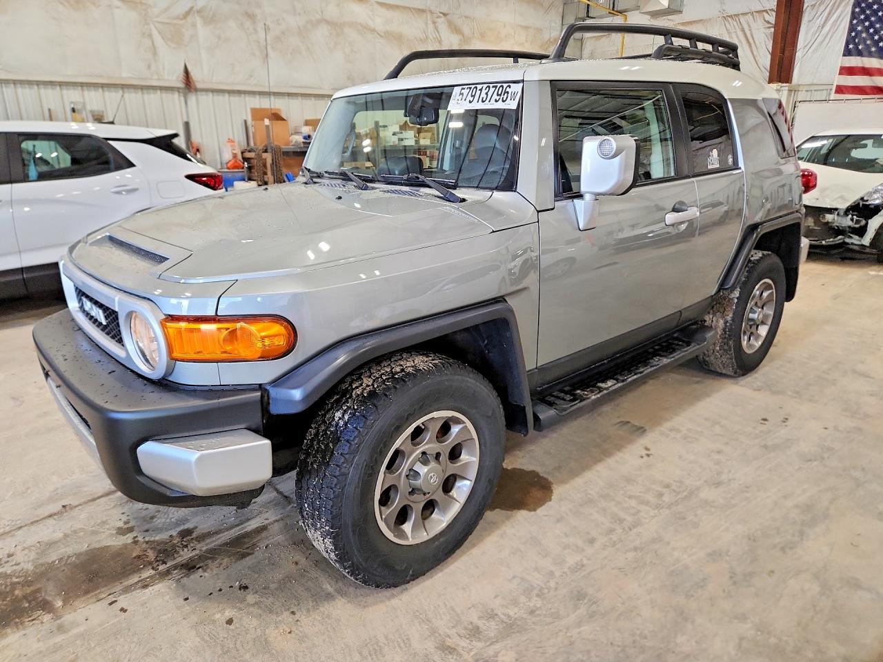 2012 Toyota Fj Cruiser Base Silver vin: JTEBU4BF7CK135566