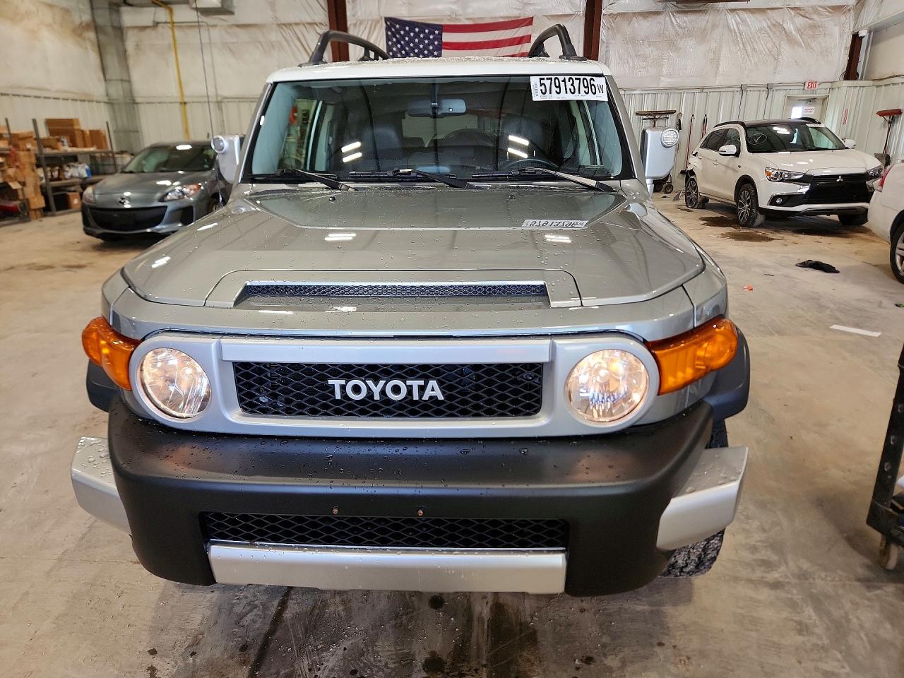 2012 Toyota Fj Cruiser Base Silver vin: JTEBU4BF7CK135566