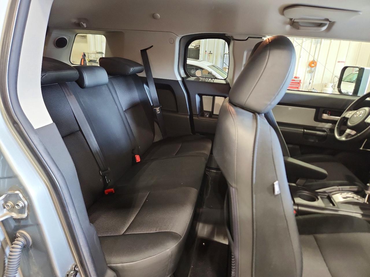 2012 Toyota Fj Cruiser Base Silver vin: JTEBU4BF7CK135566