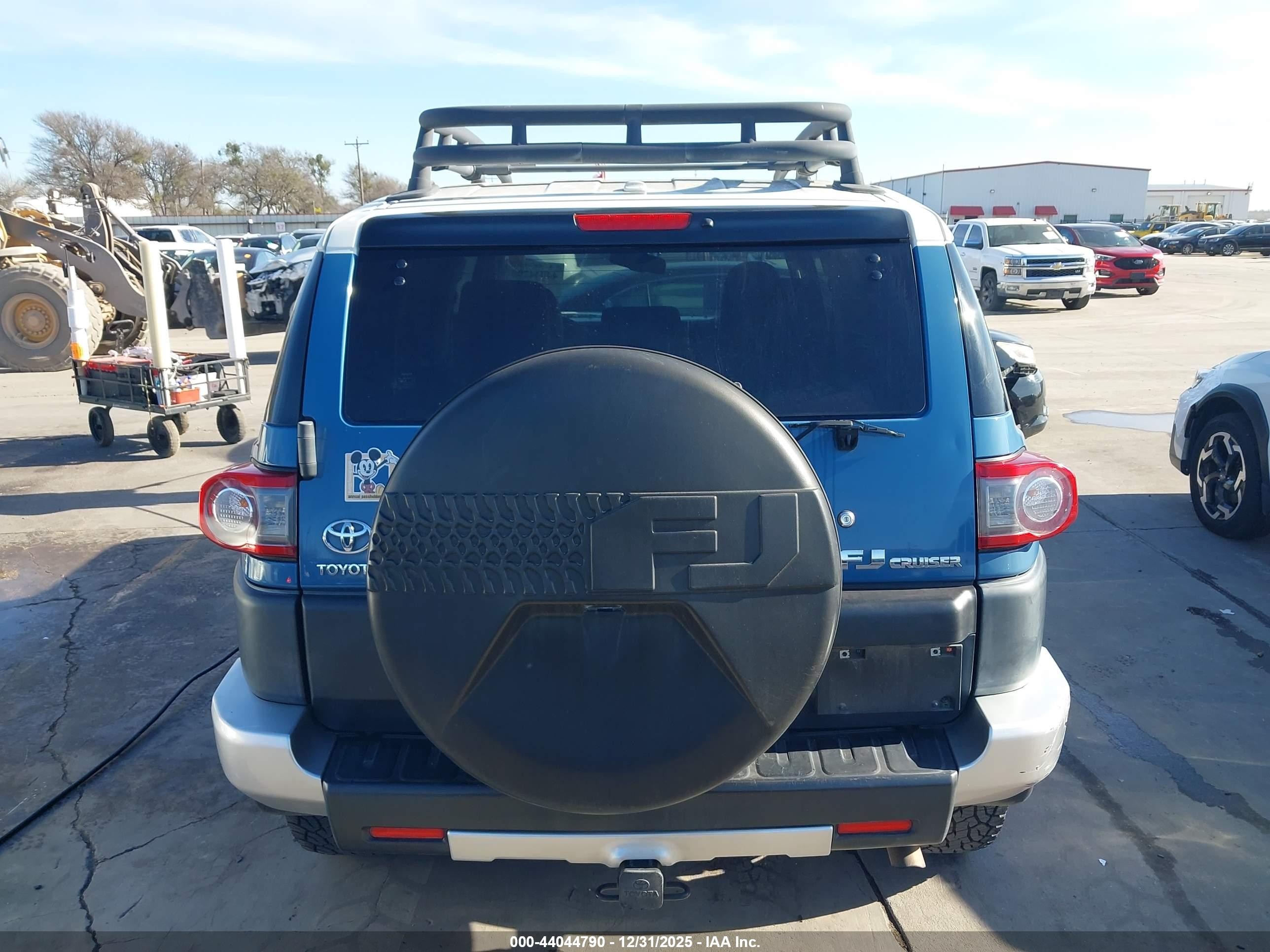 2013 Toyota Fj Cruiser   Blue vin: JTEBU4BF7DK162879