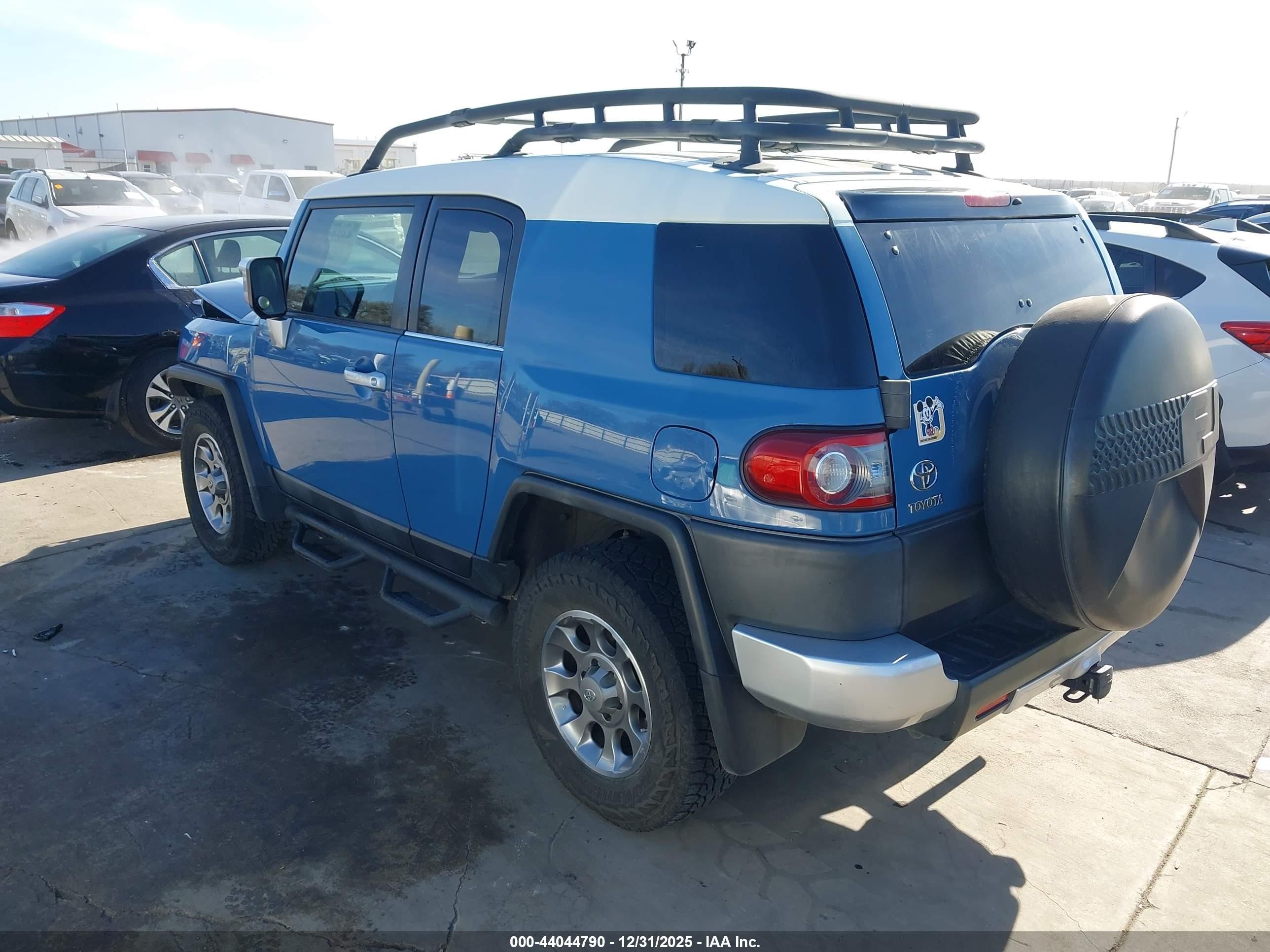 2013 Toyota Fj Cruiser   Blue vin: JTEBU4BF7DK162879
