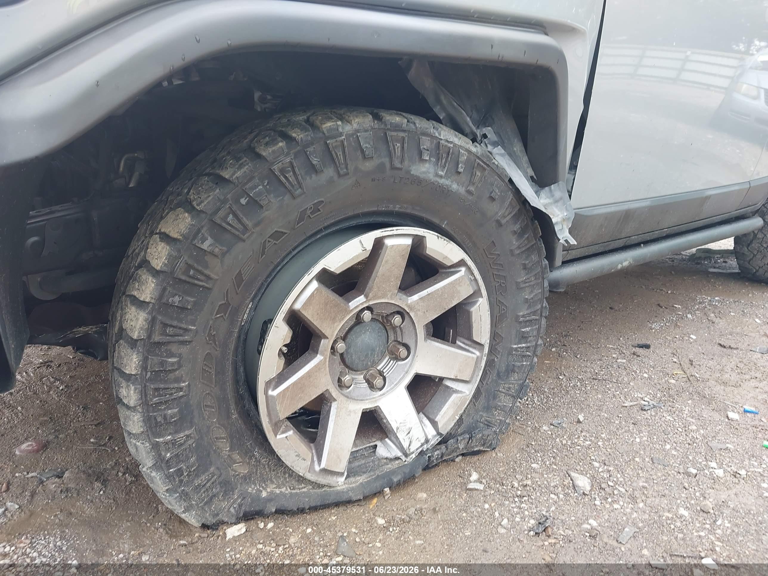 2014 Toyota Fj Cruiser   Gray vin: JTEBU4BF7EK206414