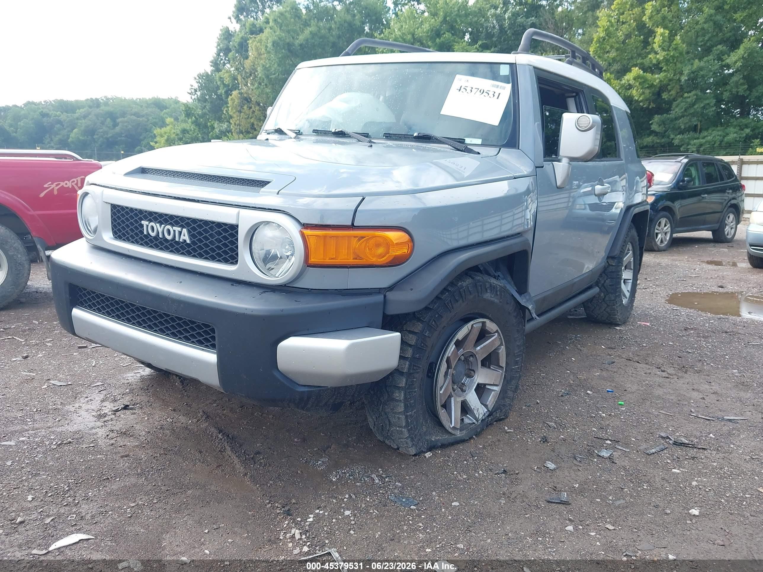2014 Toyota Fj Cruiser   Gray vin: JTEBU4BF7EK206414