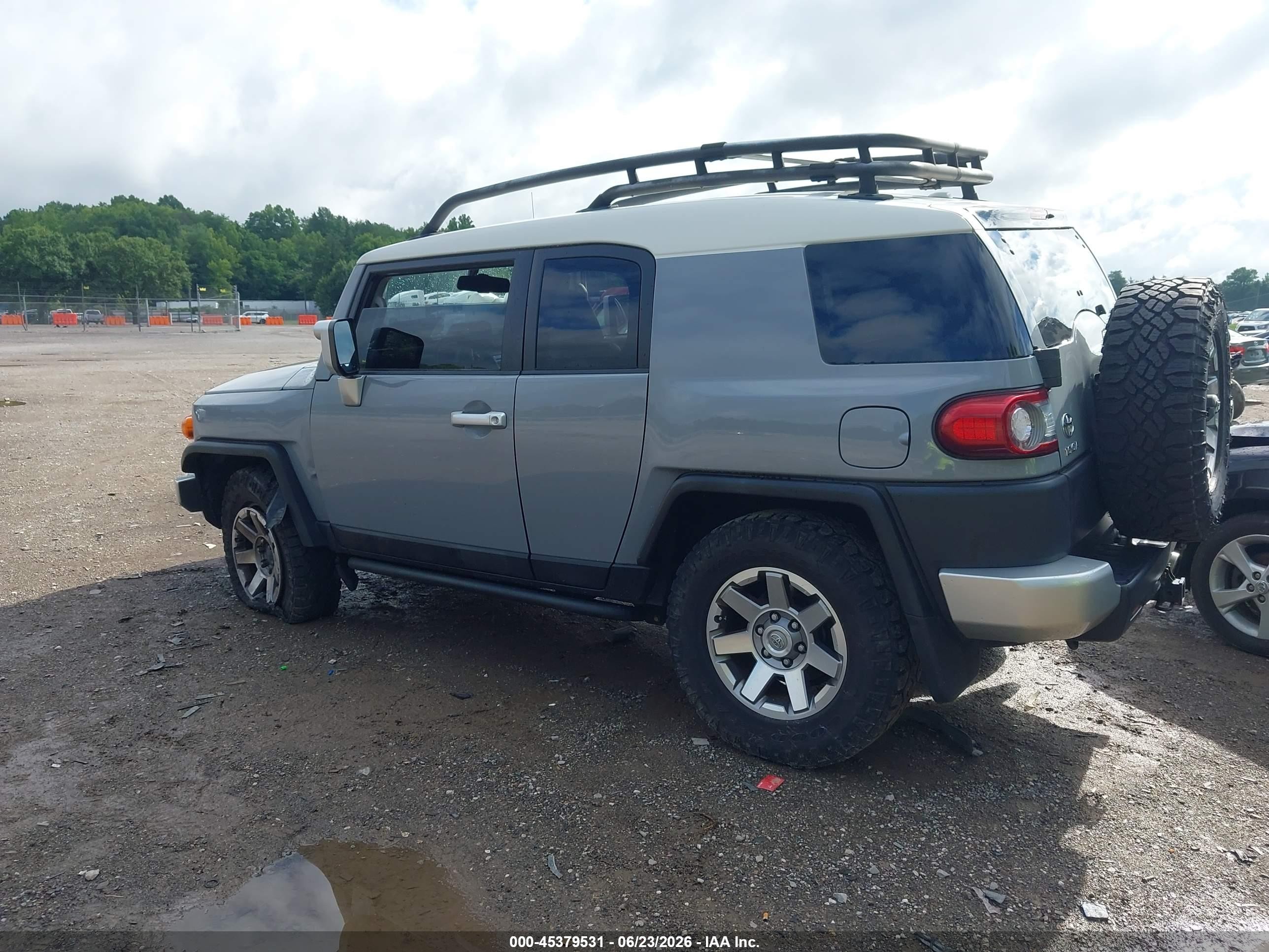 2014 Toyota Fj Cruiser   Gray vin: JTEBU4BF7EK206414